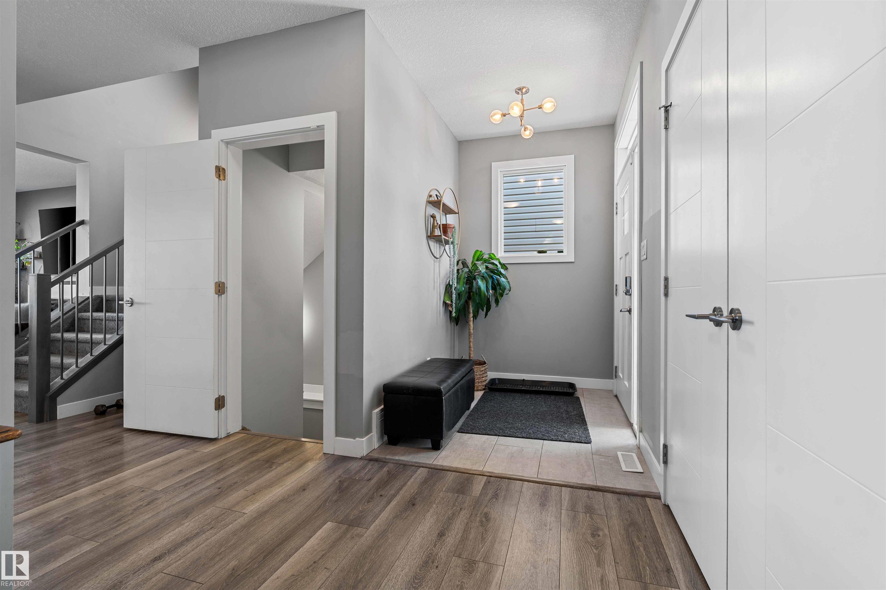 Photo 3 at 524 Mcdonough Way NW, McConachie Area, Edmonton