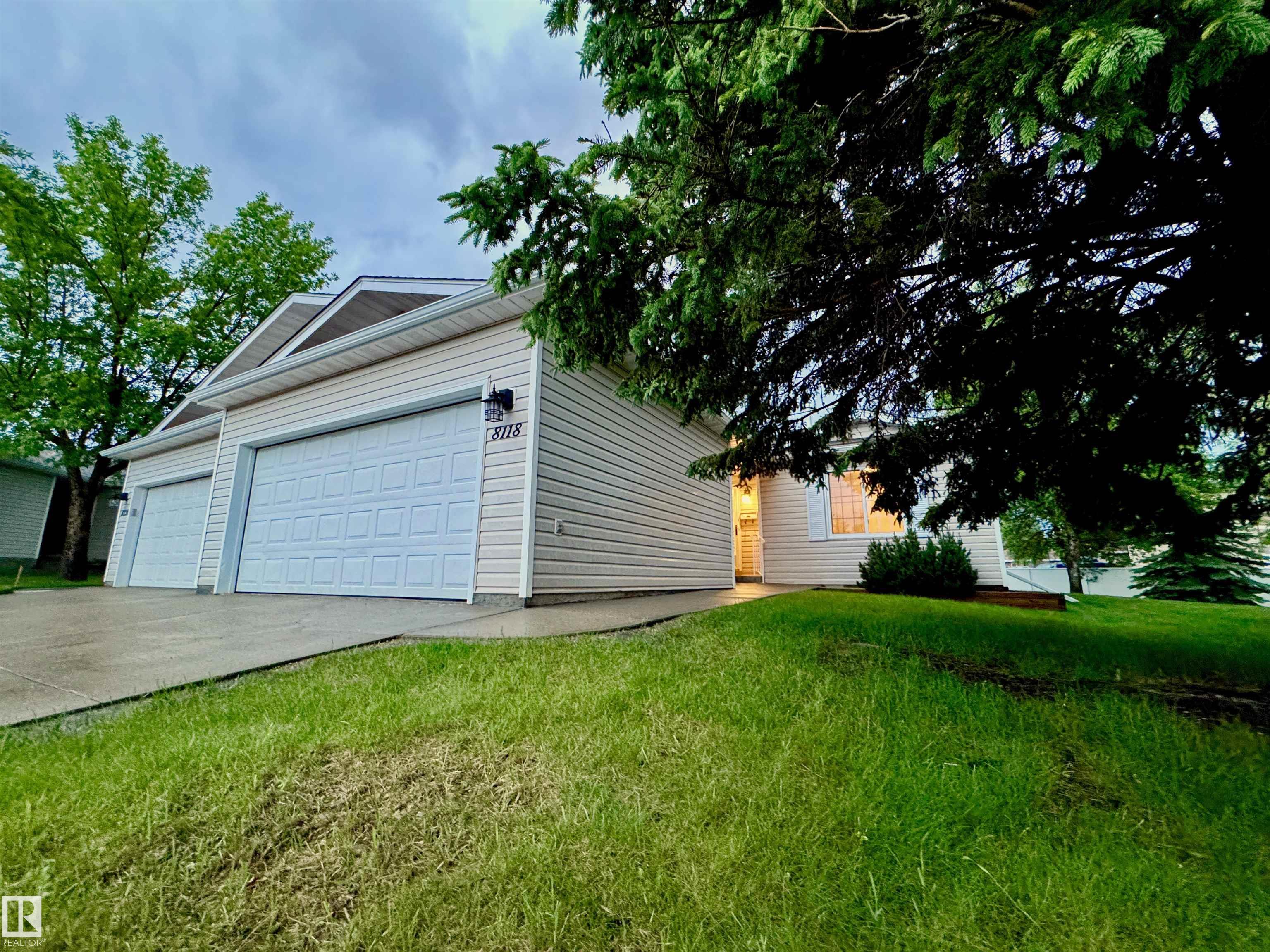 Photo 12 at 8118 27 Avenue NW, Meyonohk, Edmonton
