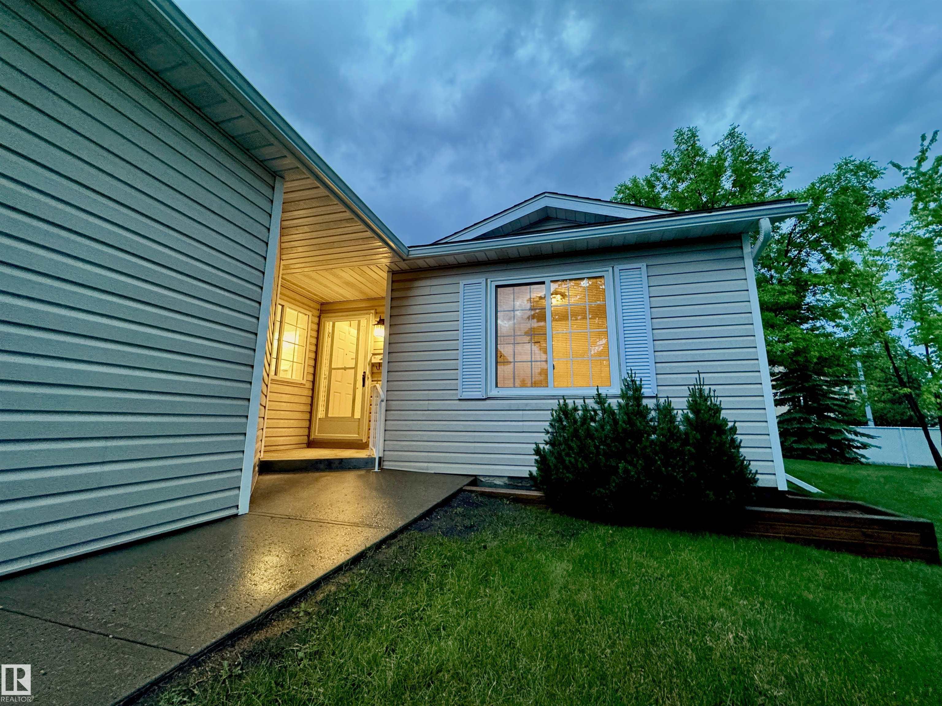 Photo 13 at 8118 27 Avenue NW, Meyonohk, Edmonton