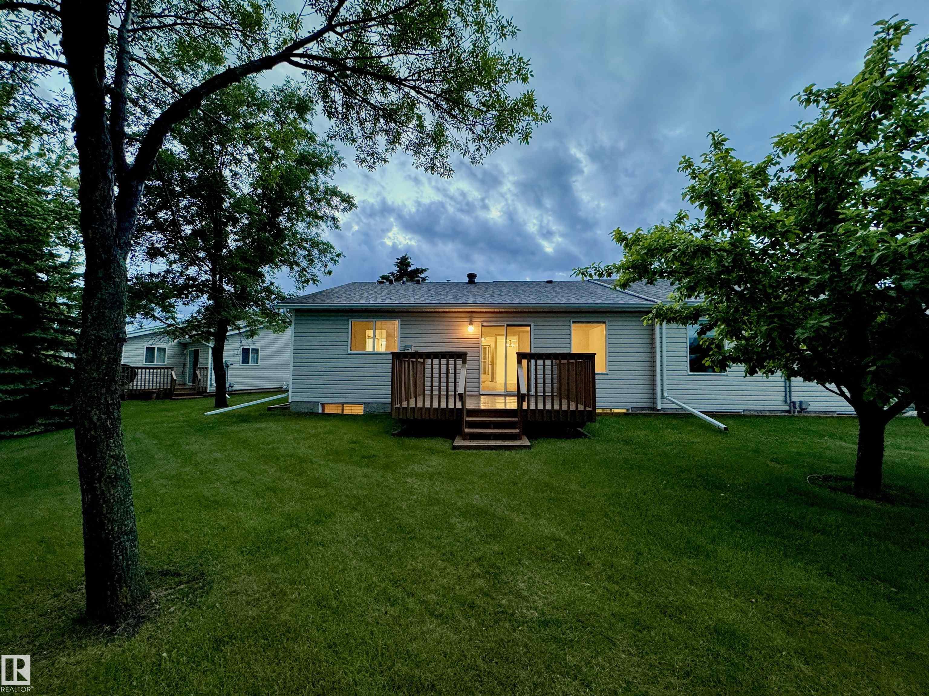 Photo 14 at 8118 27 Avenue NW, Meyonohk, Edmonton