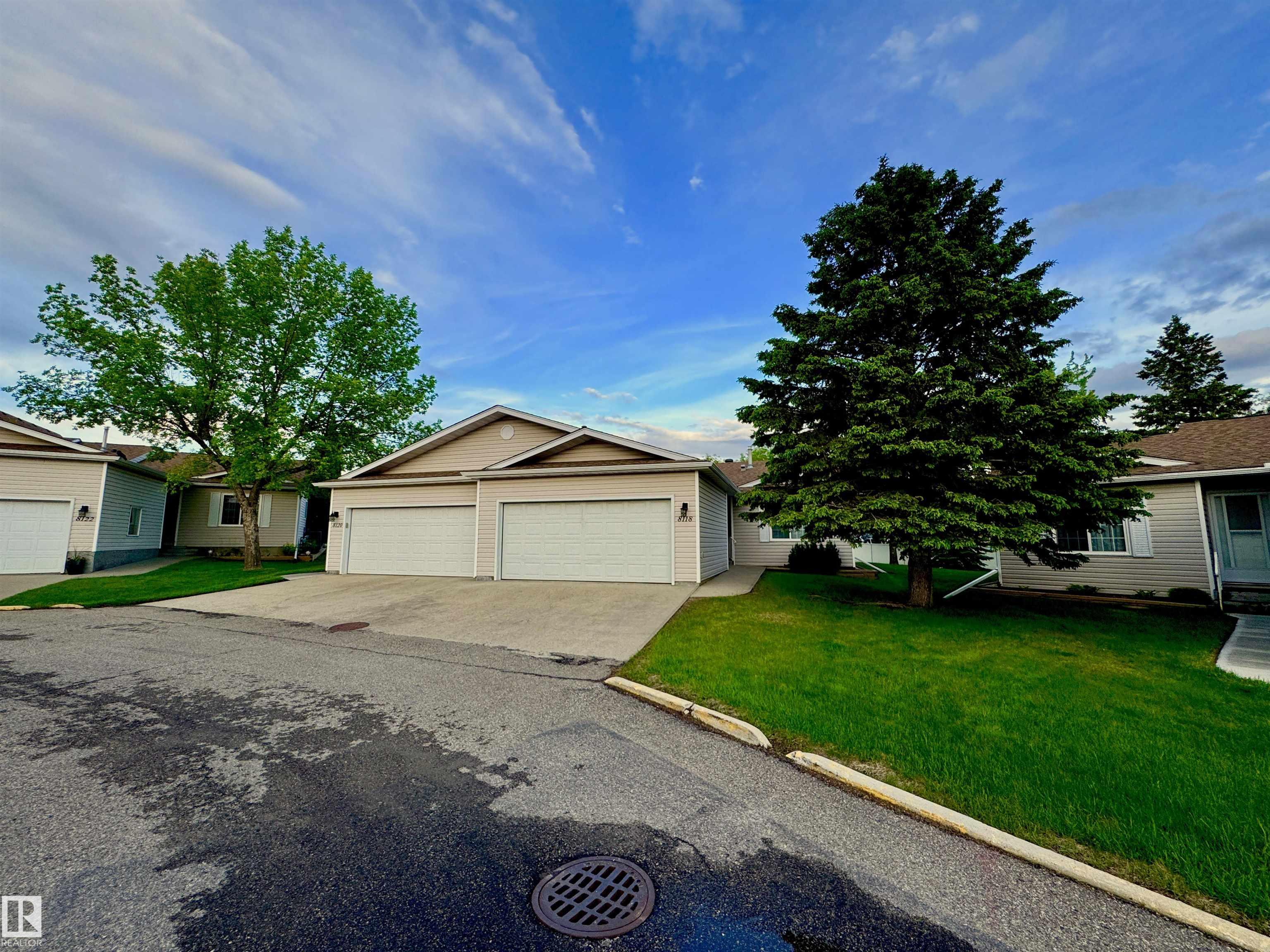 Photo 3 at 8118 27 Avenue NW, Meyonohk, Edmonton