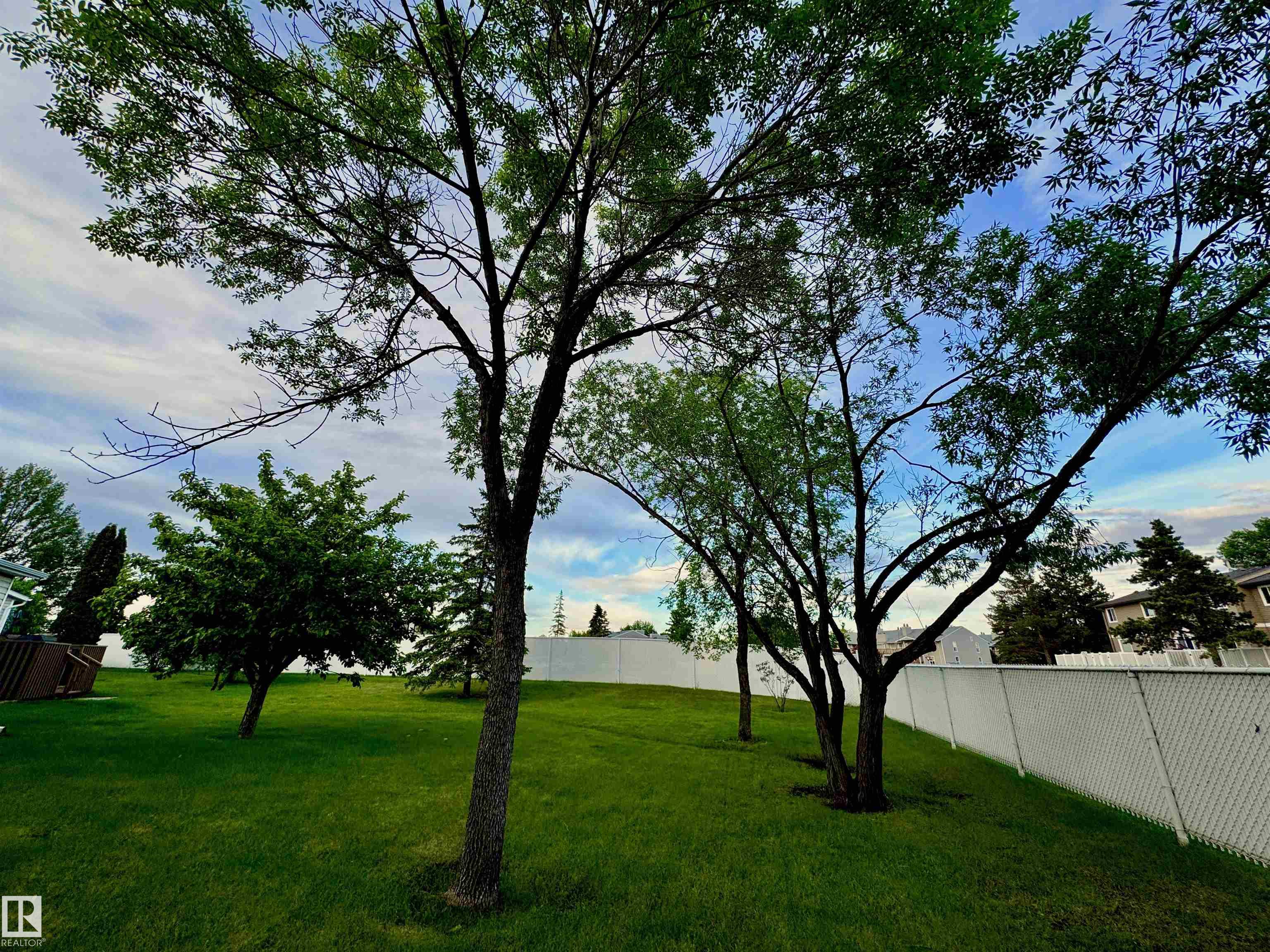 Photo 4 at 8118 27 Avenue NW, Meyonohk, Edmonton