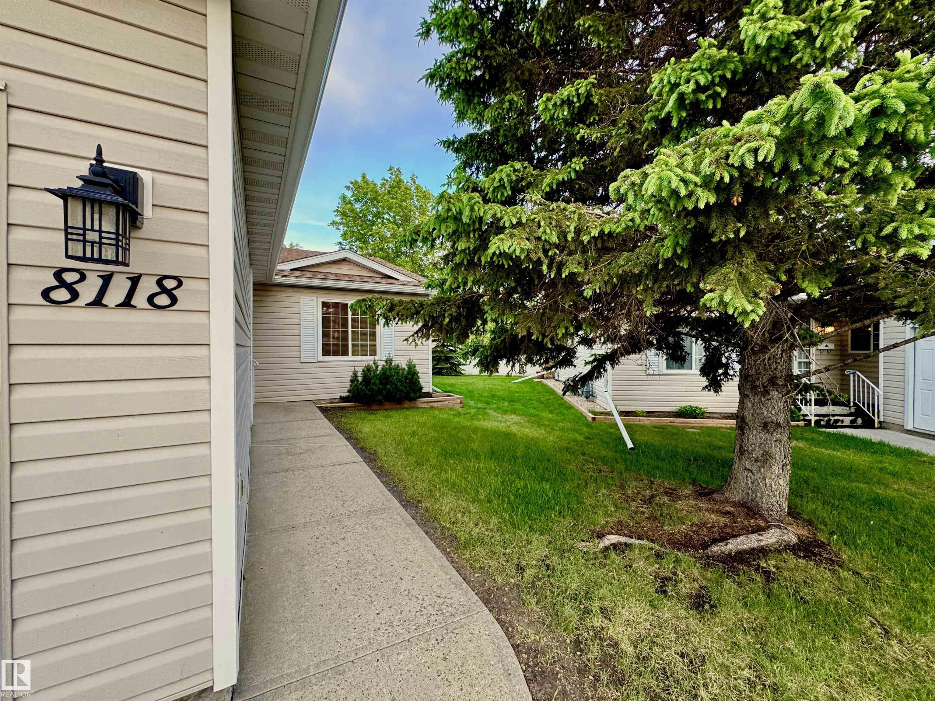 Photo 7 at 8118 27 Avenue NW, Meyonohk, Edmonton
