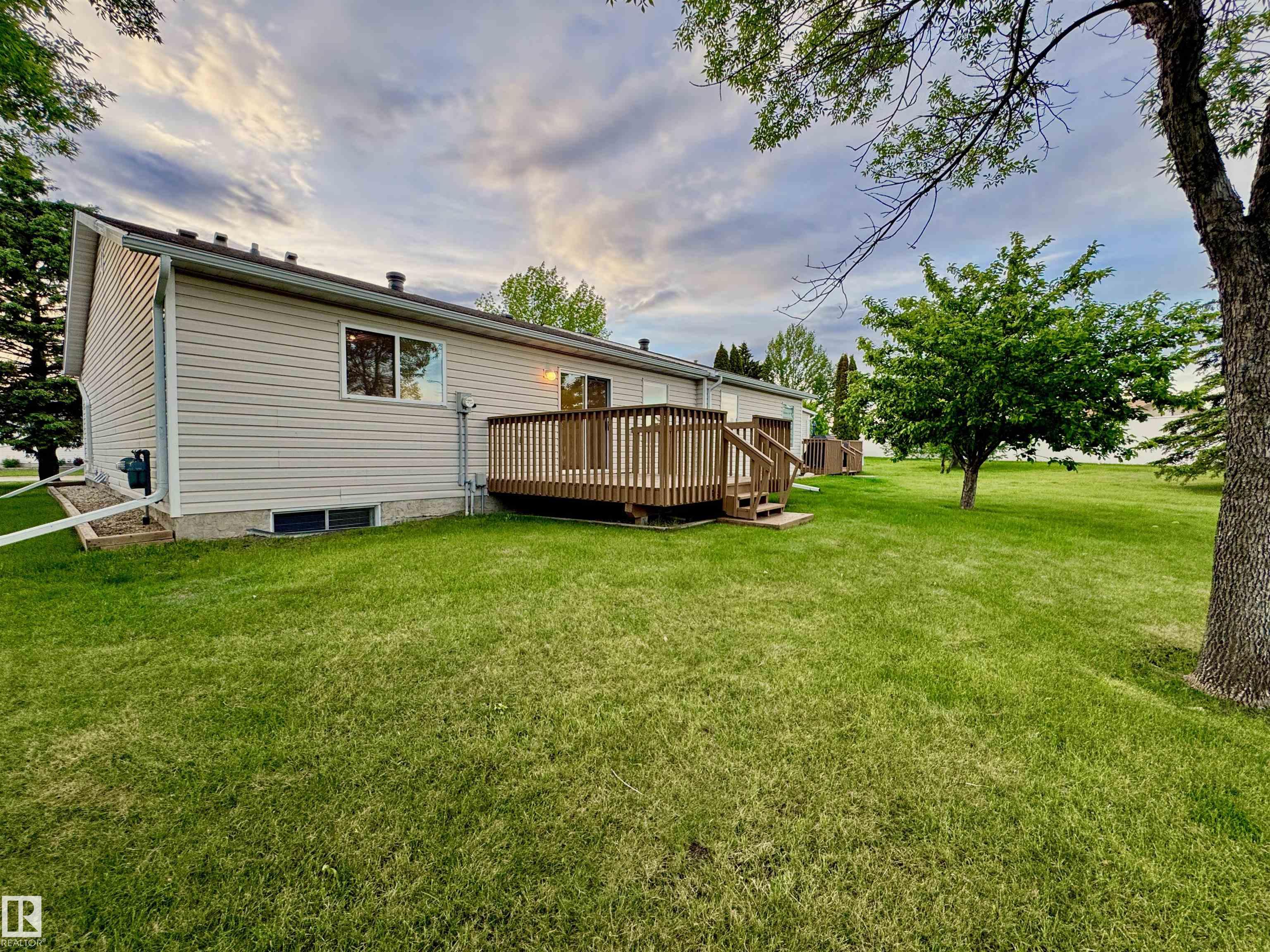 Photo 9 at 8118 27 Avenue NW, Meyonohk, Edmonton