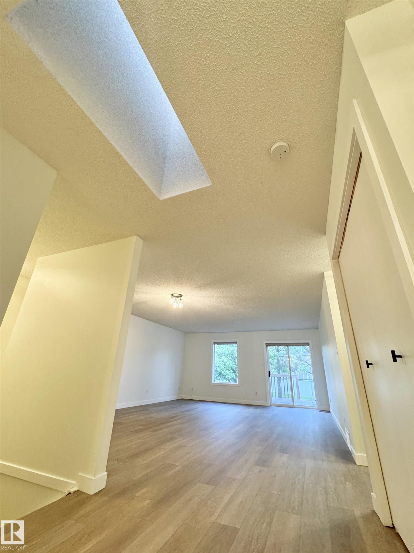 Photo 10 at 8118 27 Avenue NW, Meyonohk, Edmonton