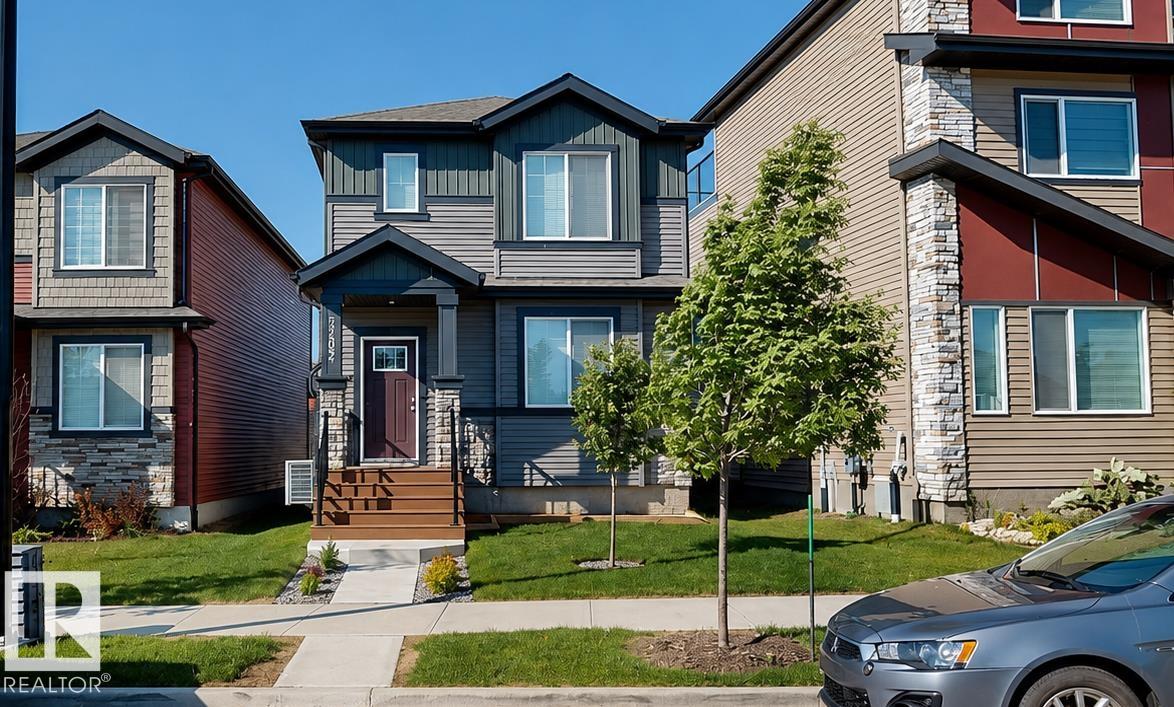 5202 Lark Crescent NW, Kinglet Gardens, Edmonton photo number 2