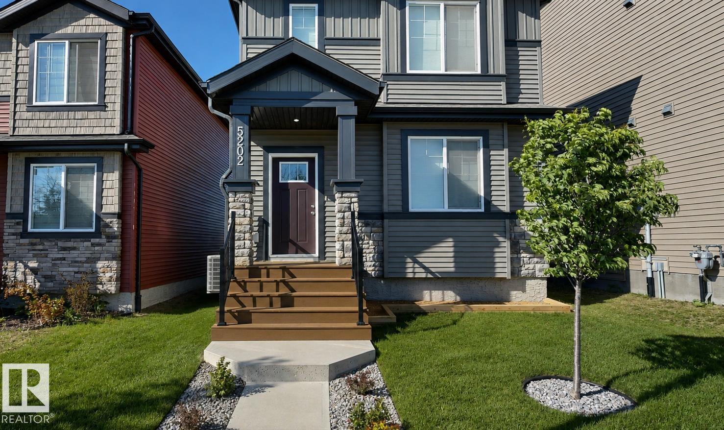 Photo 2 at 5202 Lark Crescent NW, Kinglet Gardens, Edmonton