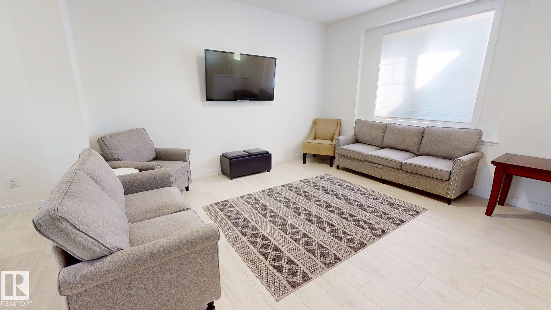 Photo 4 at 5202 Lark Crescent NW, Kinglet Gardens, Edmonton