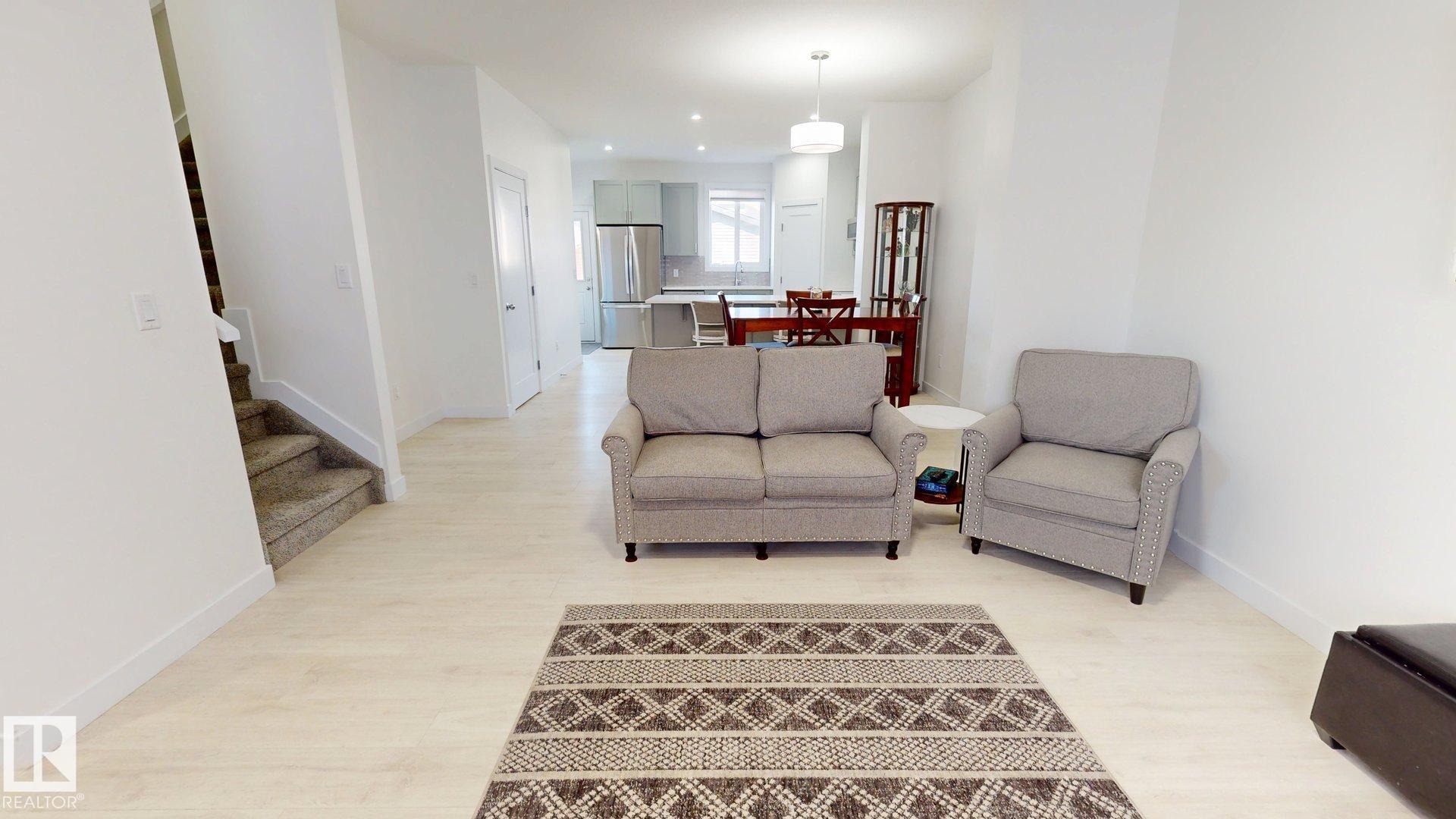 Photo 5 at 5202 Lark Crescent NW, Kinglet Gardens, Edmonton