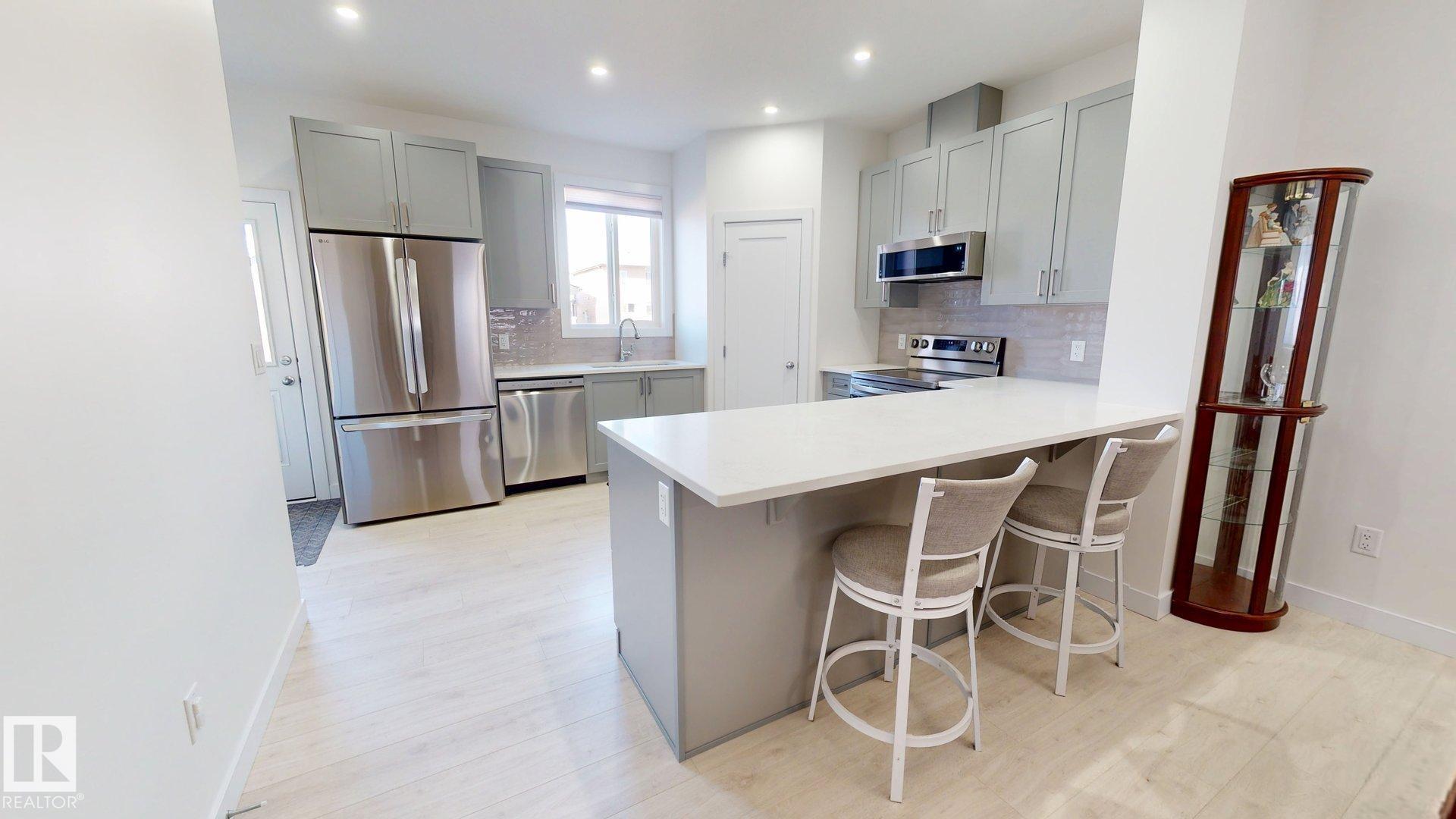 Photo 7 at 5202 Lark Crescent NW, Kinglet Gardens, Edmonton