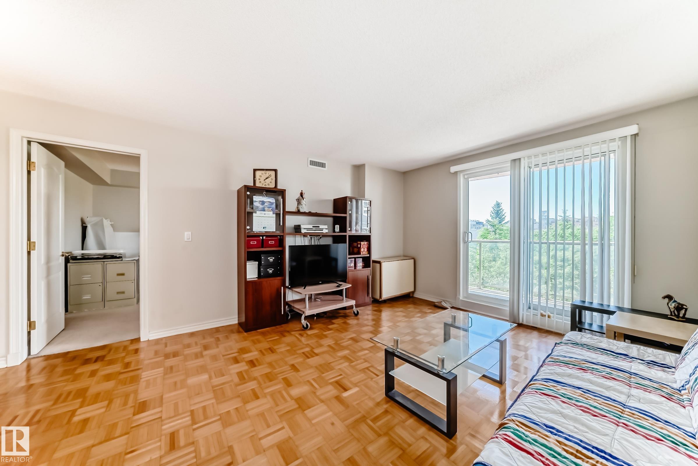 https://zimg.paragon.ice.com/ParagonImages/Property/PM/RAE/225406999/20/0/0/e6856fd56007132d6b59bf7fd6a5087b/1/420a1a6962483130dd17f2a1487359c1/225406999-956aa6f6-6da3-4181-9d9d-184b806753ef.JPG