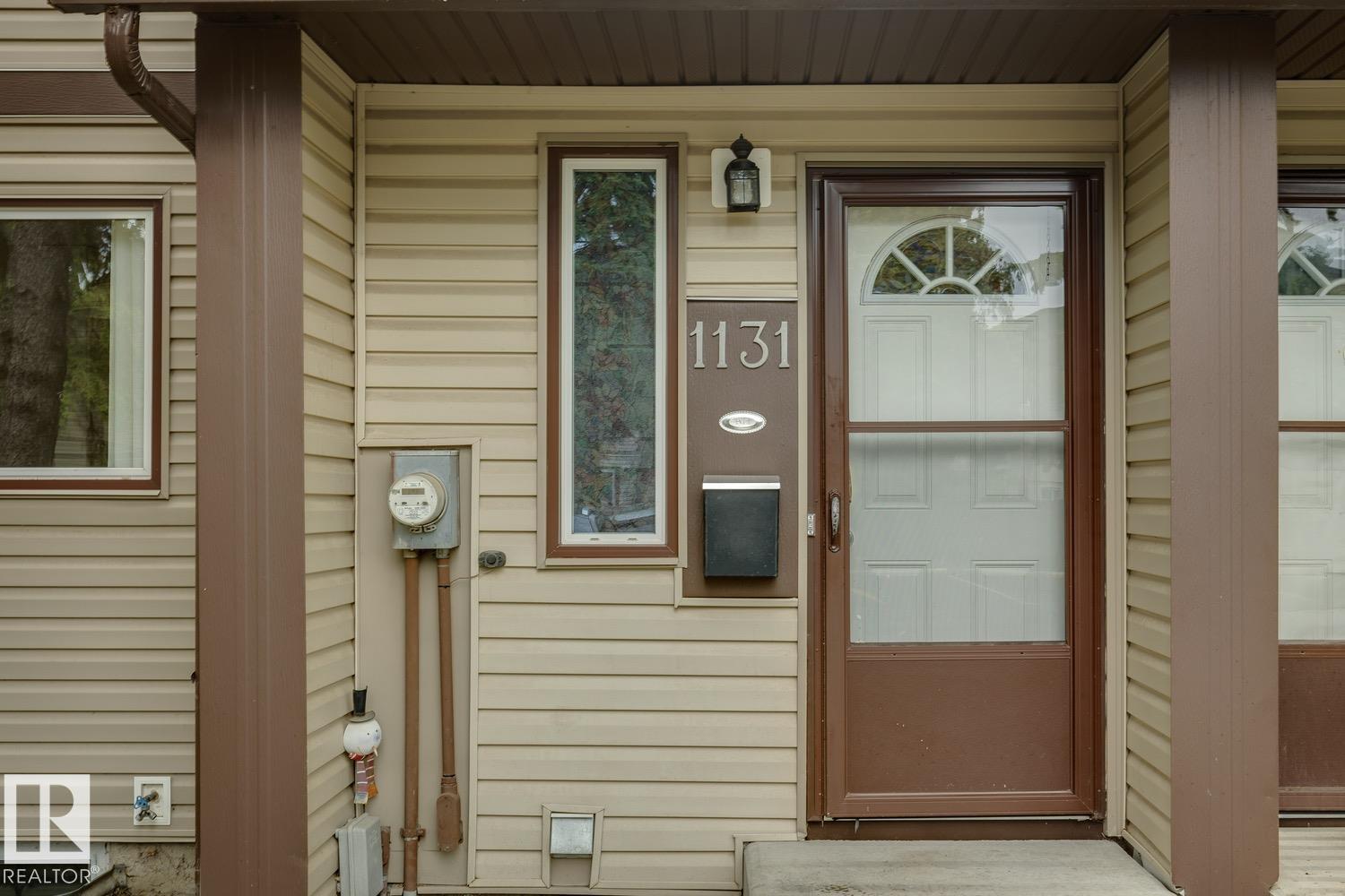 Photo 2 at 1131 Hooke Road NW, Overlanders, Edmonton