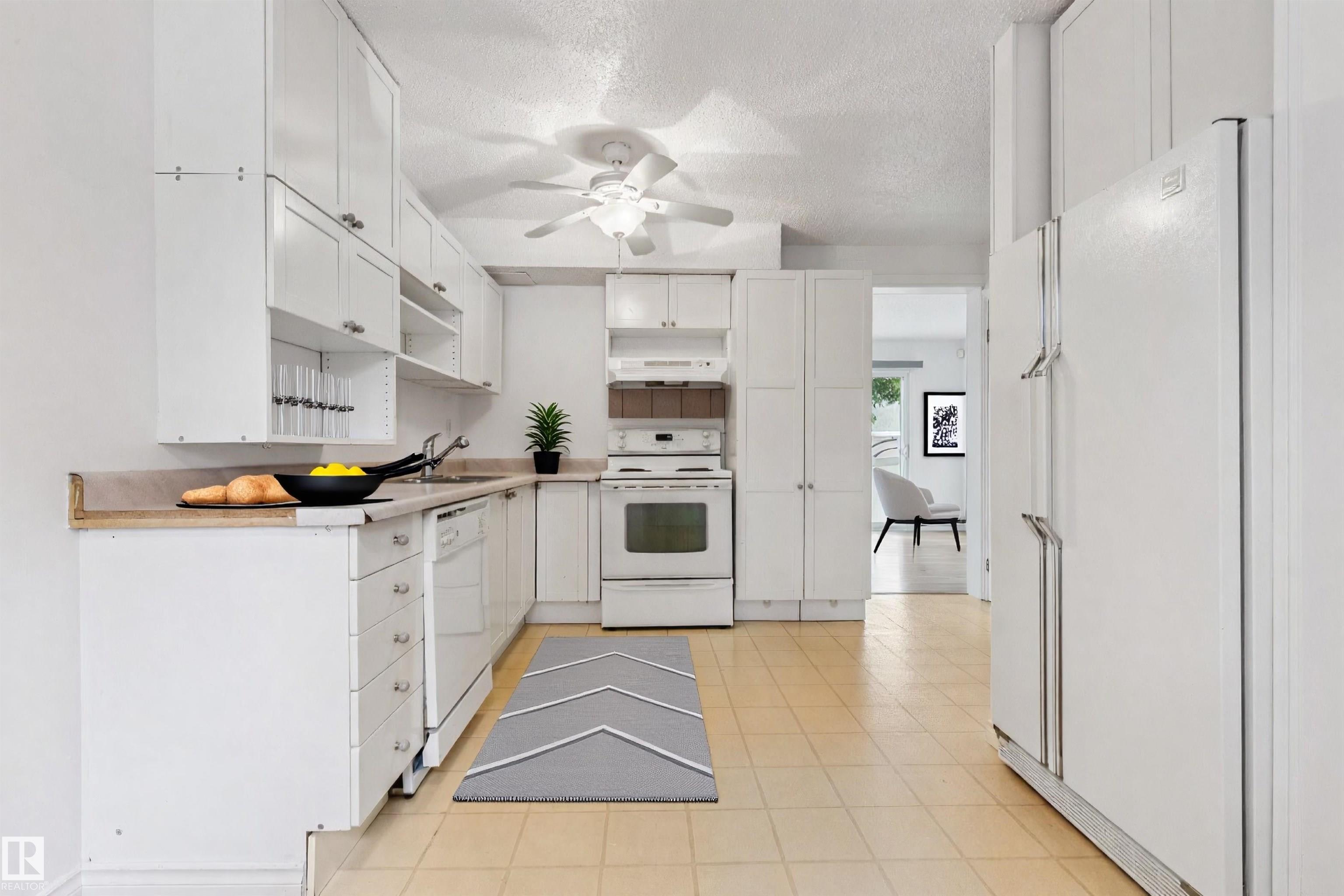 Photo 11 at 1131 Hooke Road NW, Overlanders, Edmonton