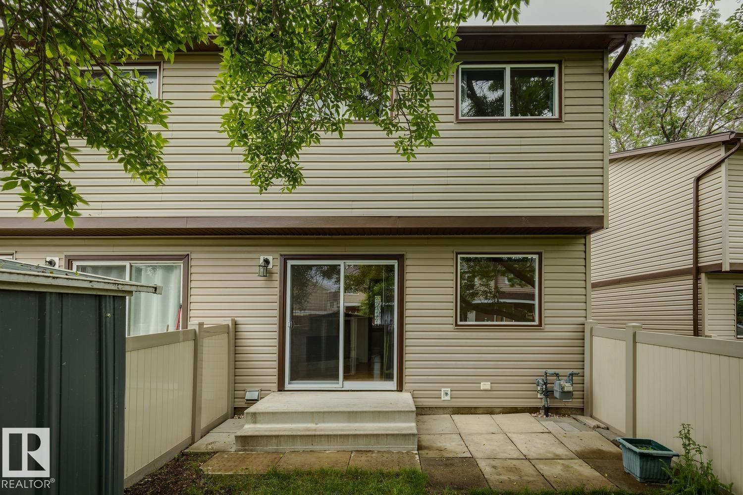 Photo 3 at 1131 Hooke Road NW, Overlanders, Edmonton