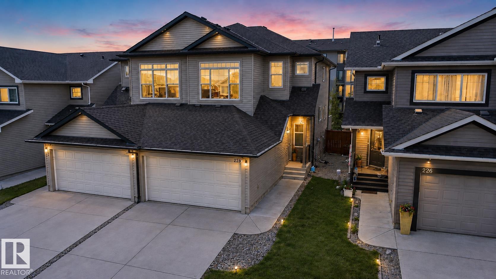 Photo 3 at 228 42 Avenue NW, Maple Crest, Edmonton
