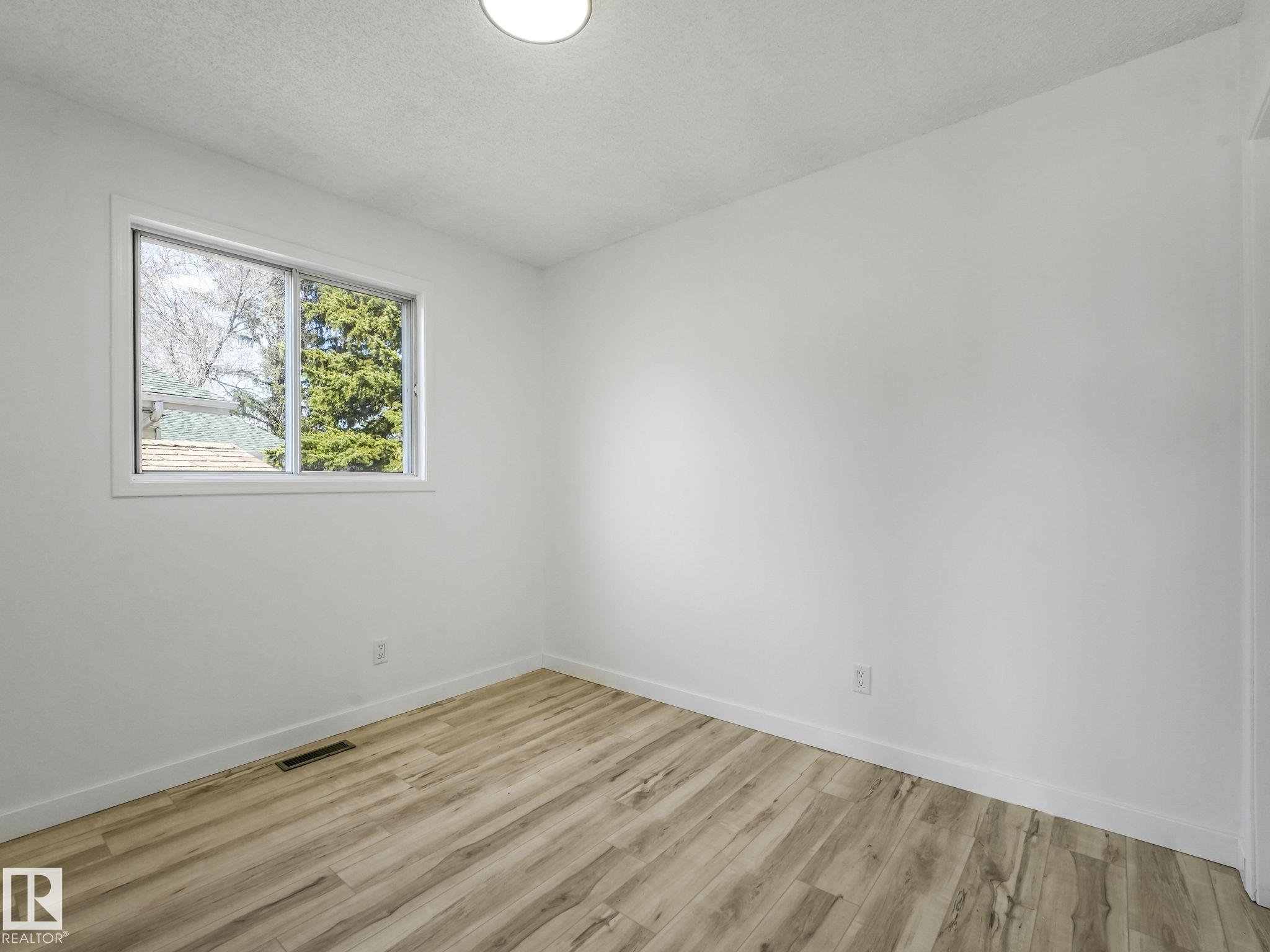 Photo 12 at 4103 28 Avenue NW, Bisset, Edmonton