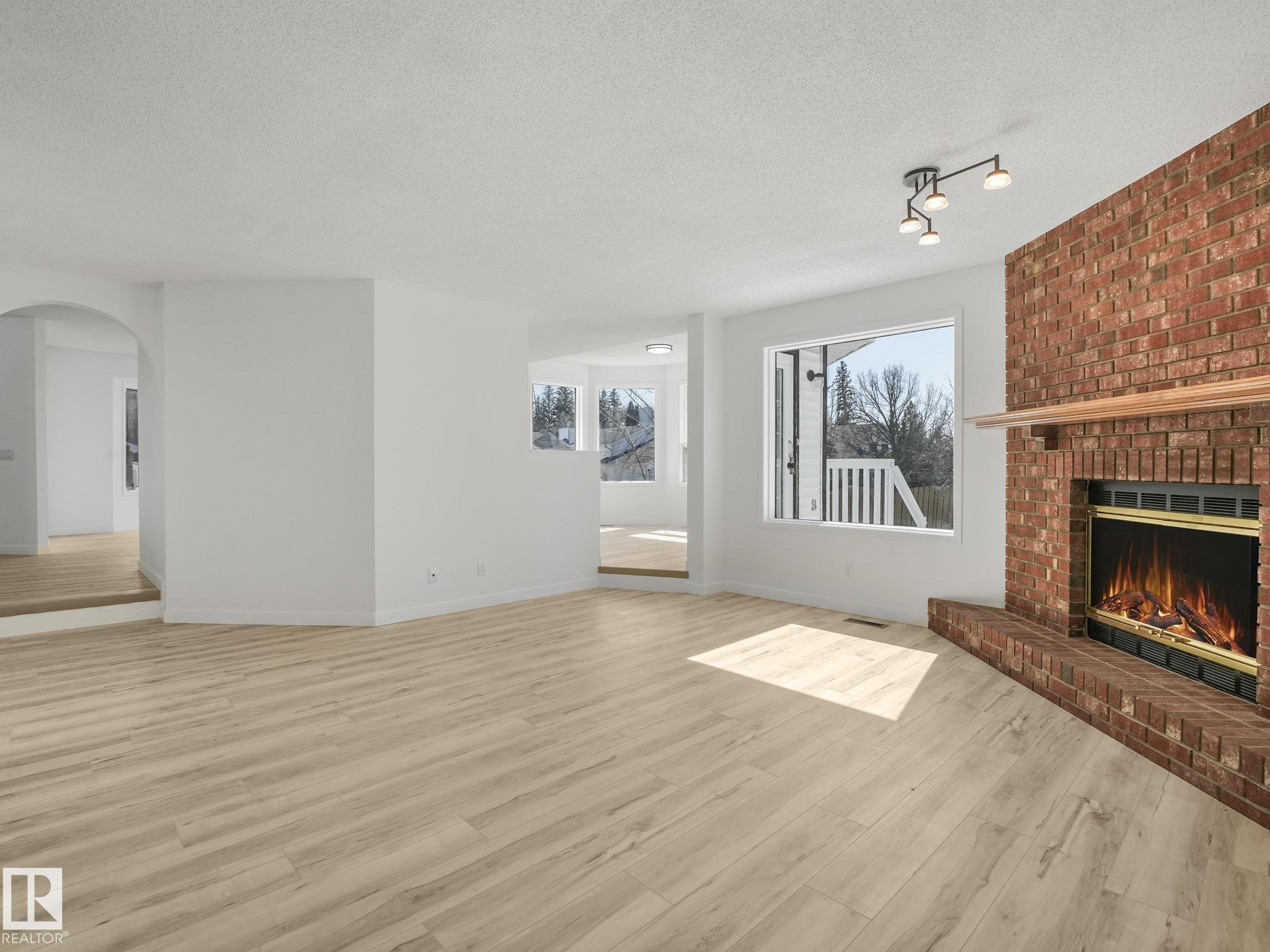 Photo 3 at 4103 28 Avenue NW, Bisset, Edmonton