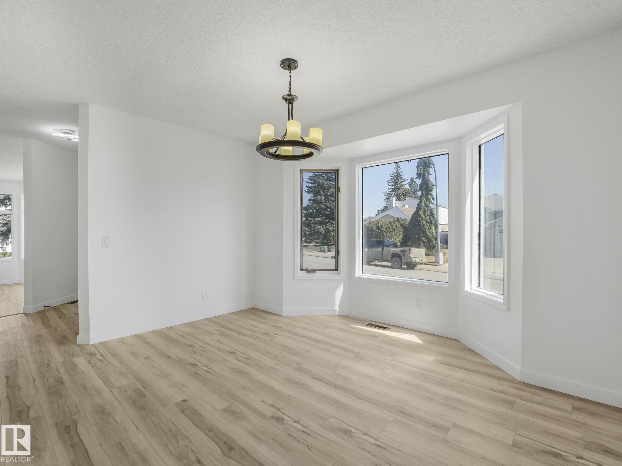 Photo 5 at 4103 28 Avenue NW, Bisset, Edmonton
