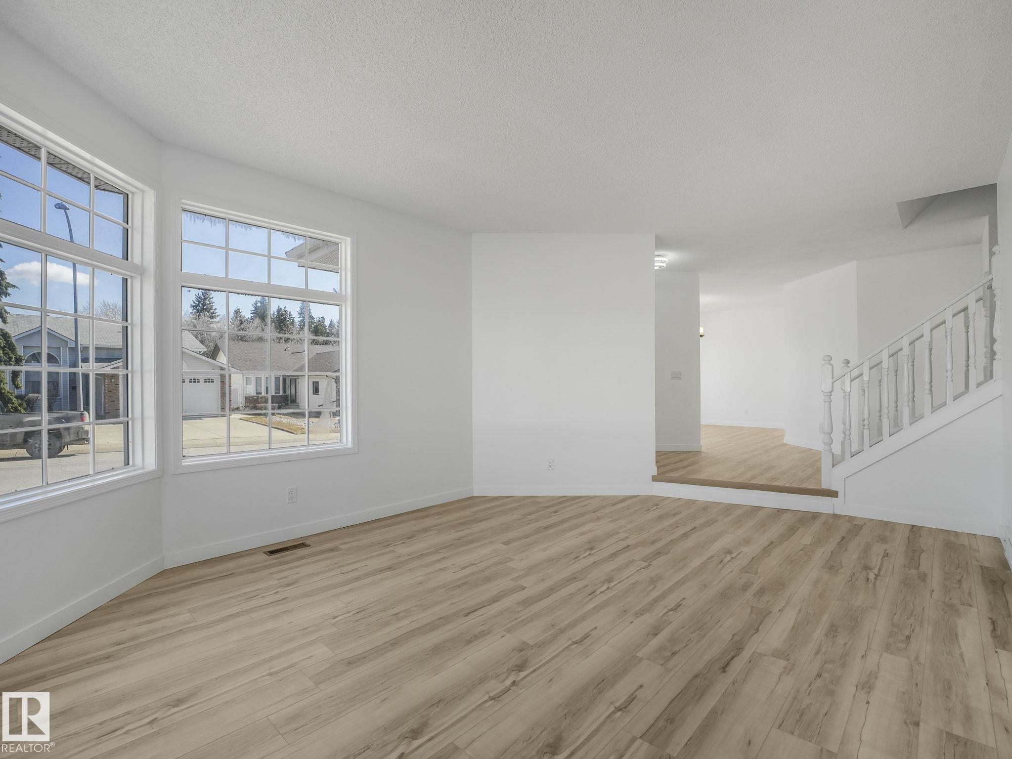 Photo 7 at 4103 28 Avenue NW, Bisset, Edmonton