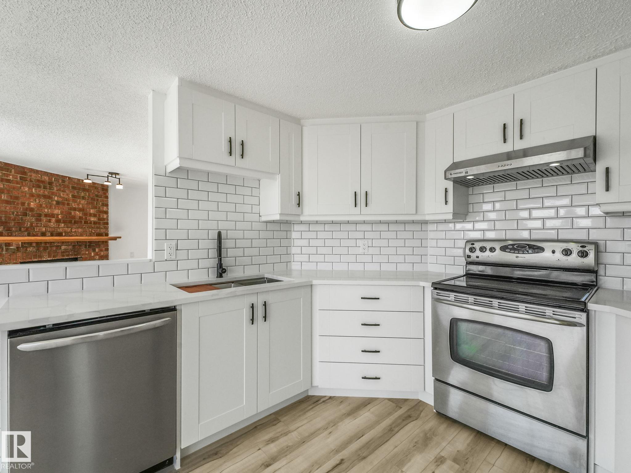 Photo 8 at 4103 28 Avenue NW, Bisset, Edmonton