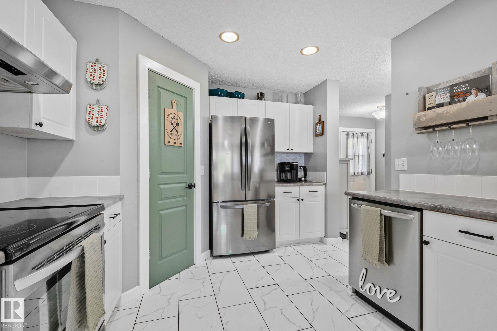 Photo 13 at 174 Lakeland Drive, Lakewood, Spruce Grove
