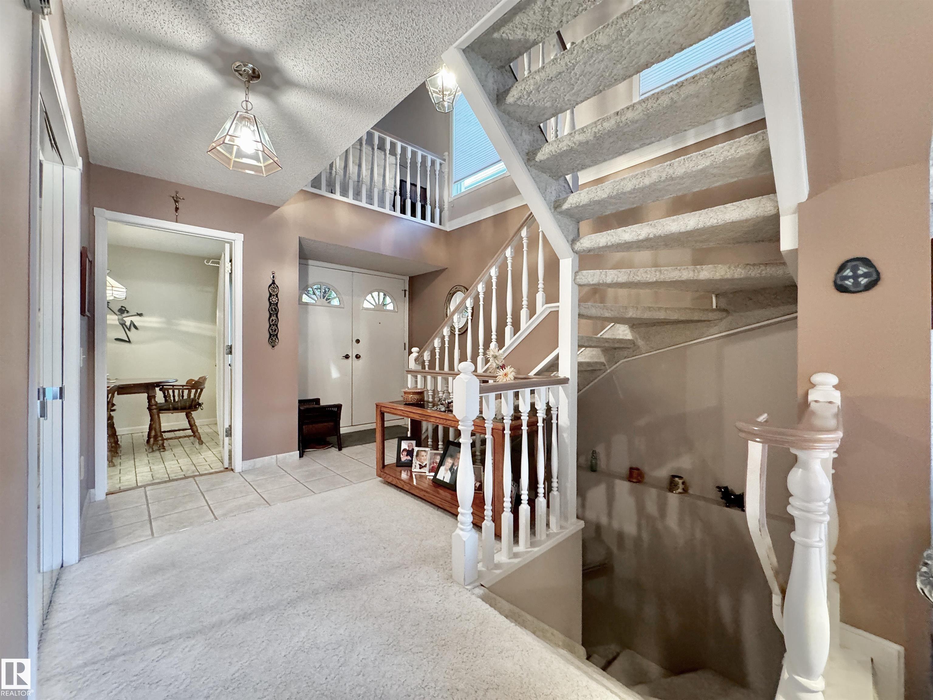 Photo 4 at 1057 109 Street NW, Bearspaw, Edmonton