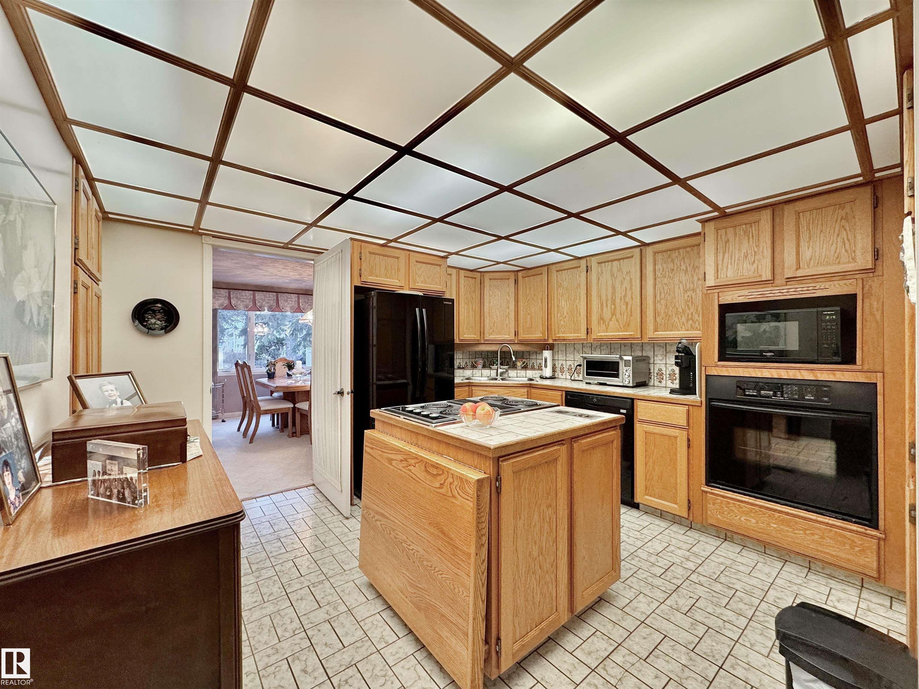 Photo 8 at 1057 109 Street NW, Bearspaw, Edmonton