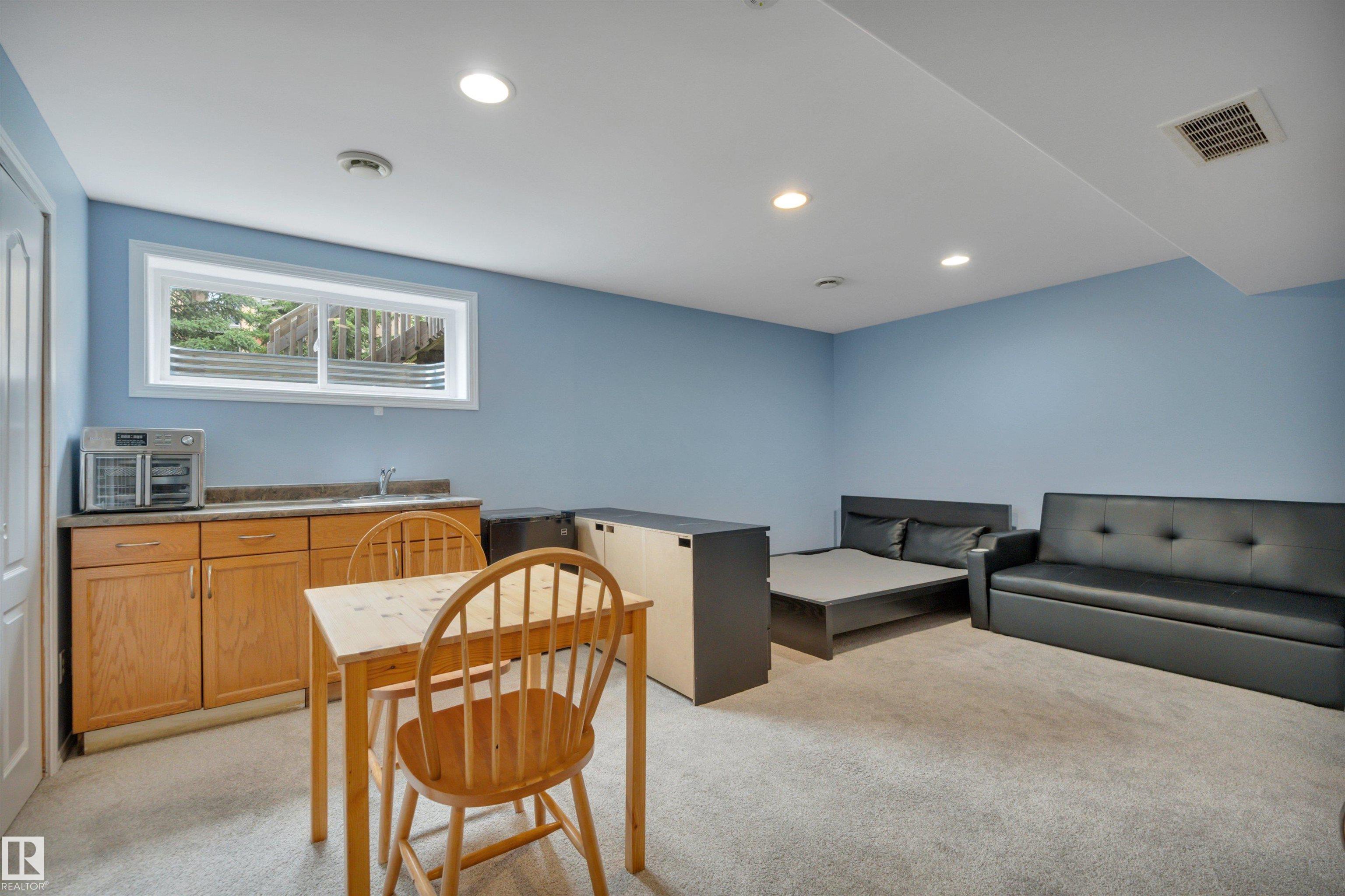 Photo 21 at 11520 11 Avenue SW, Rutherford, Edmonton