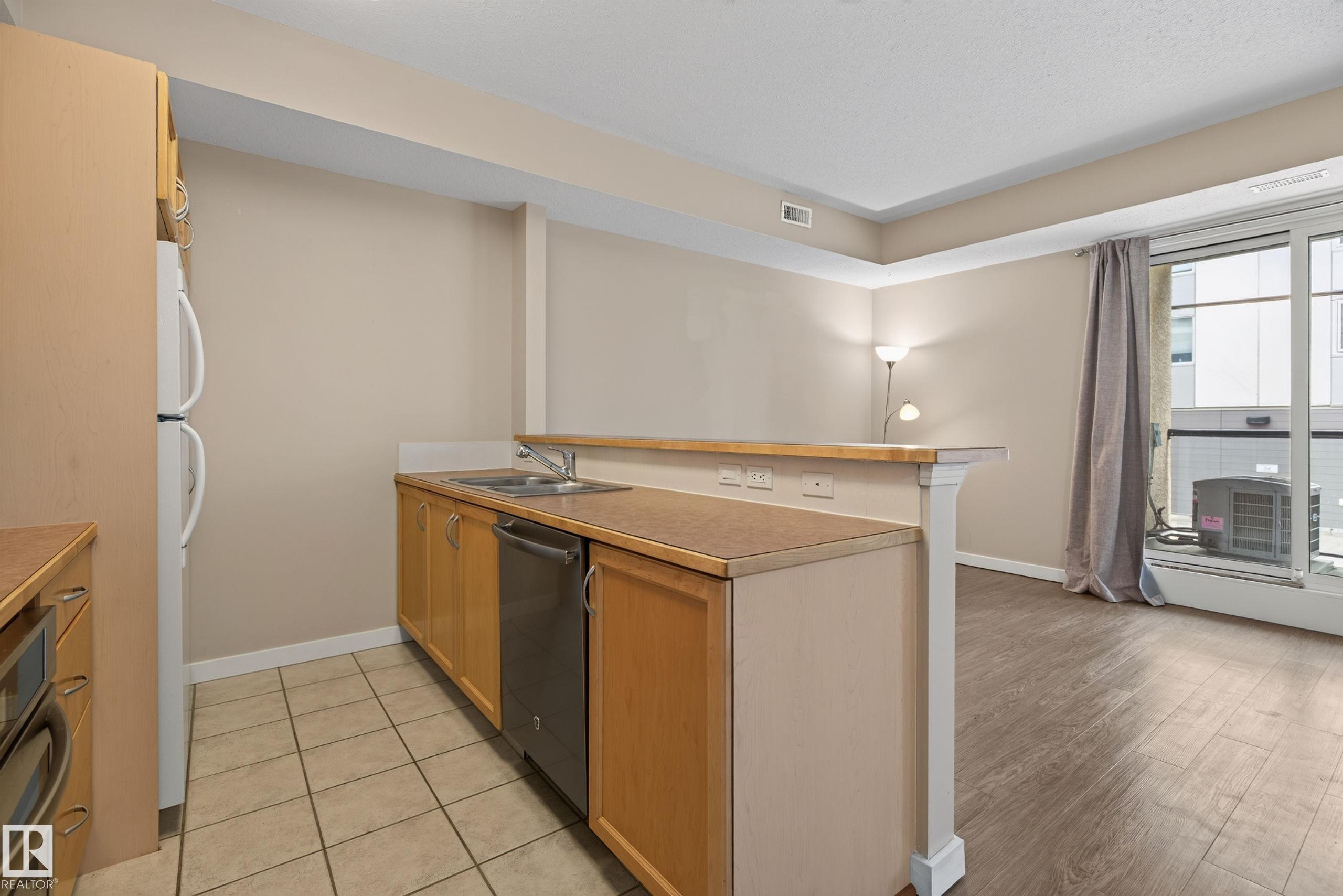 Photo 12 at 109 - 9828 112 Street NW, Wîhkwêntôwin, Edmonton