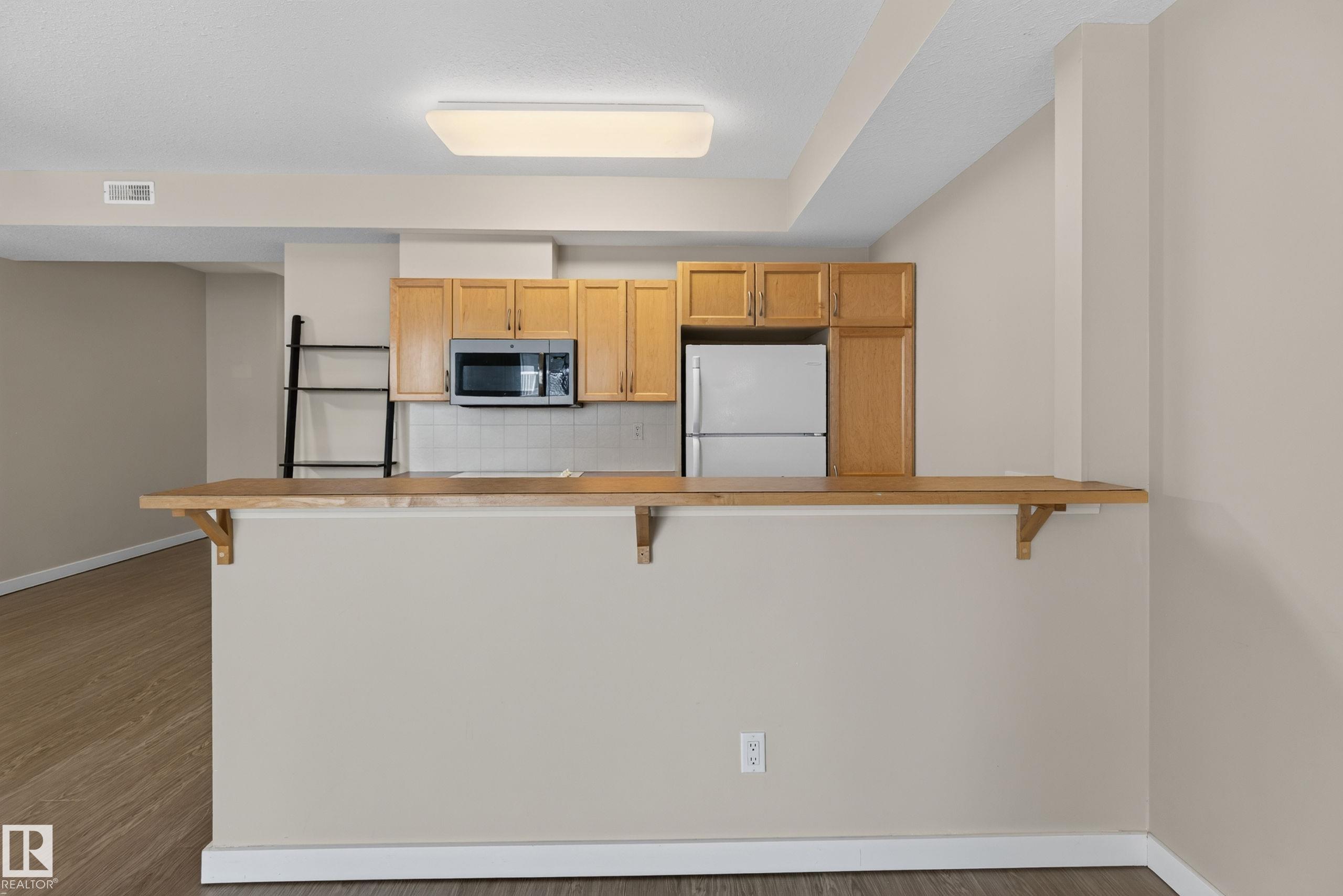 Photo 13 at 109 - 9828 112 Street NW, Wîhkwêntôwin, Edmonton