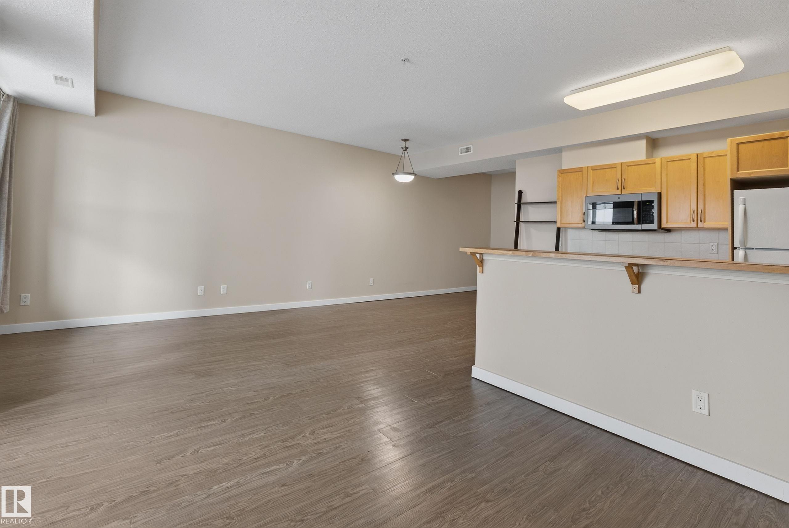 Photo 14 at 109 - 9828 112 Street NW, Wîhkwêntôwin, Edmonton