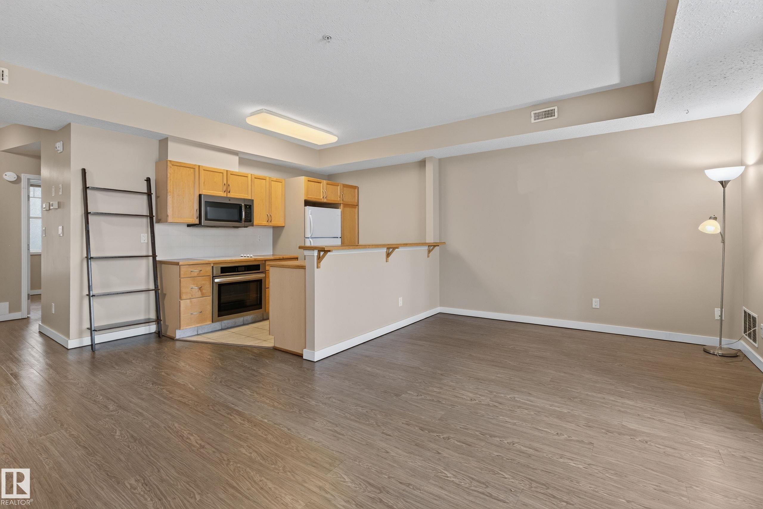 Photo 15 at 109 - 9828 112 Street NW, Wîhkwêntôwin, Edmonton