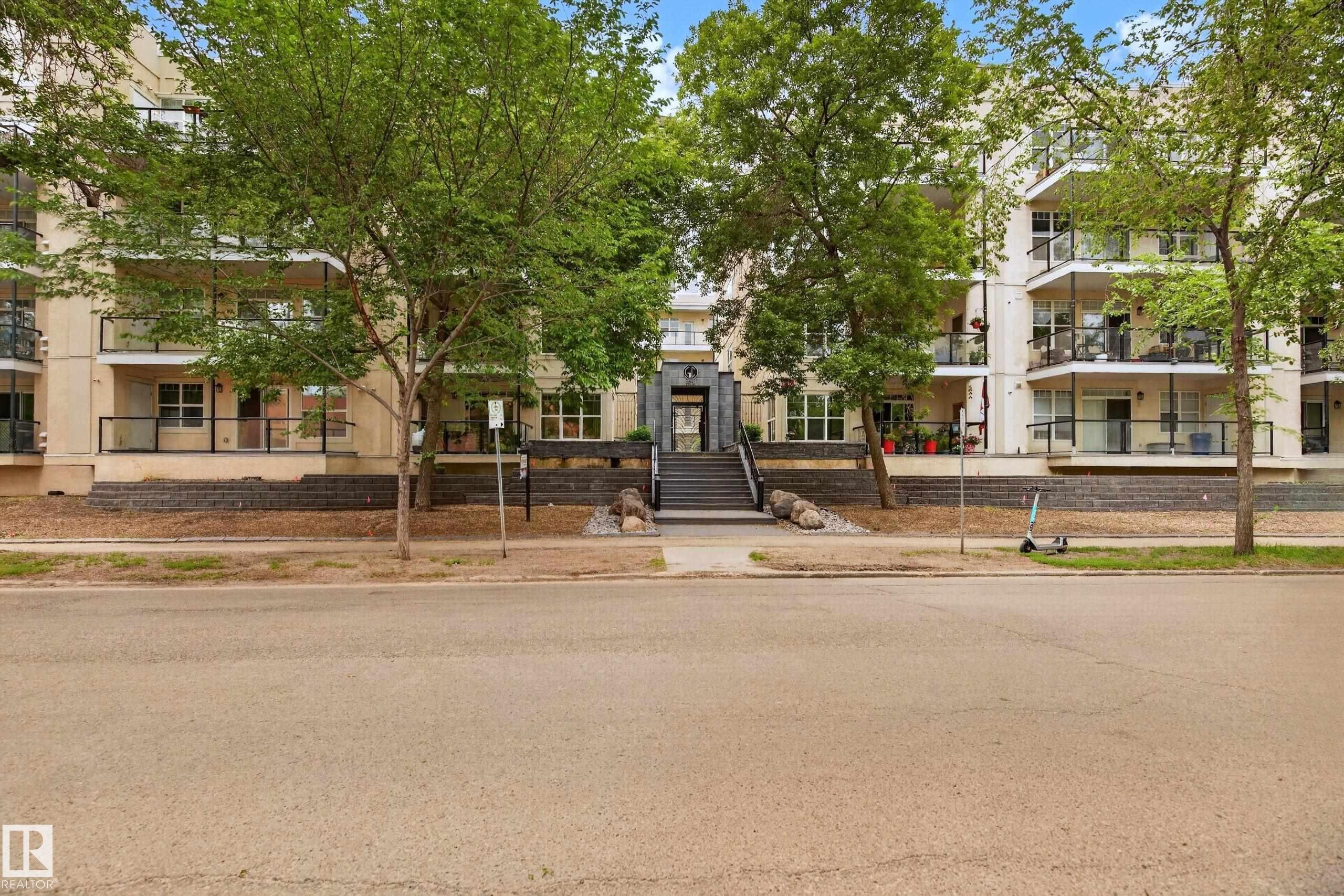 Photo 3 at 109 - 9828 112 Street NW, Wîhkwêntôwin, Edmonton