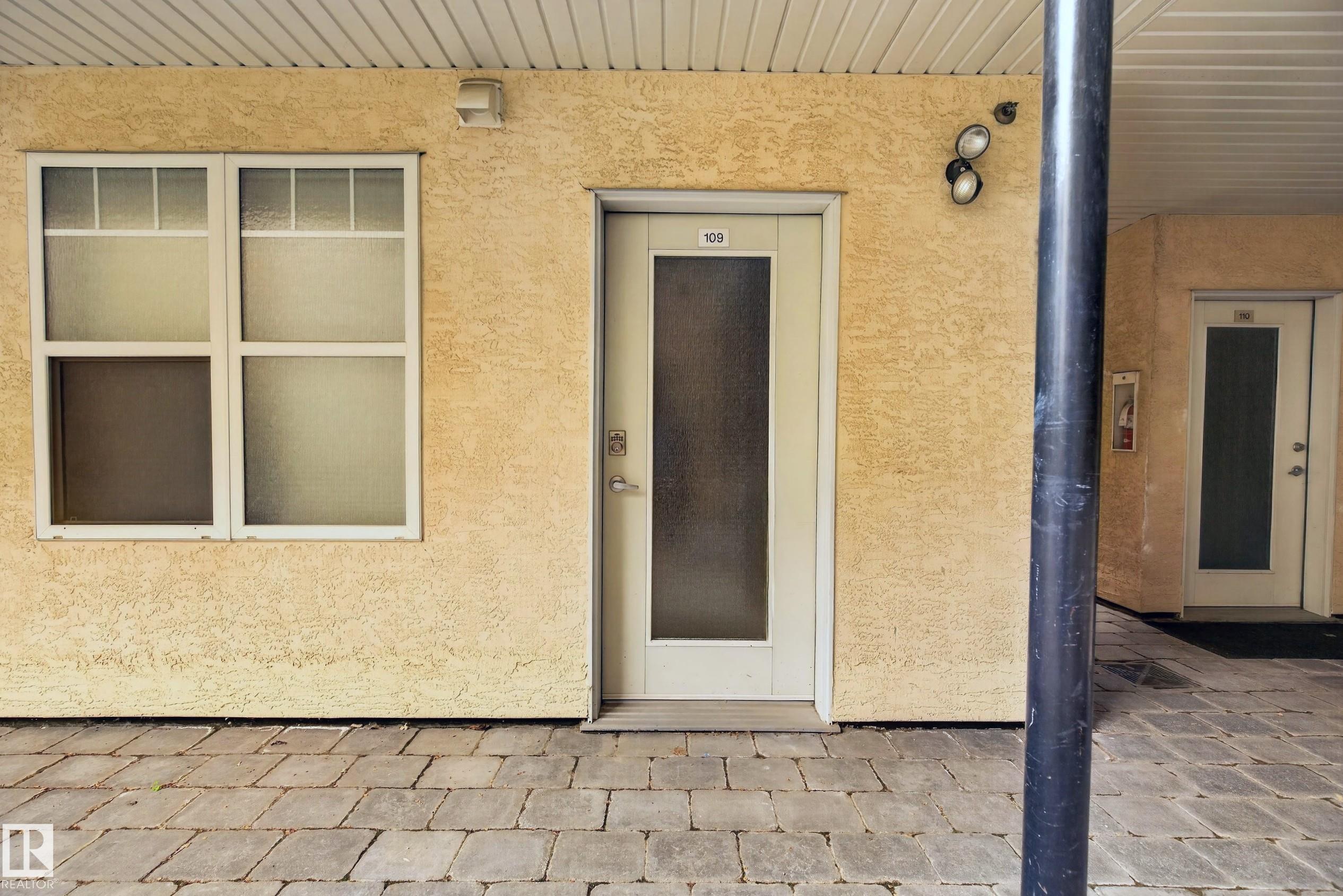Photo 5 at 109 - 9828 112 Street NW, Wîhkwêntôwin, Edmonton