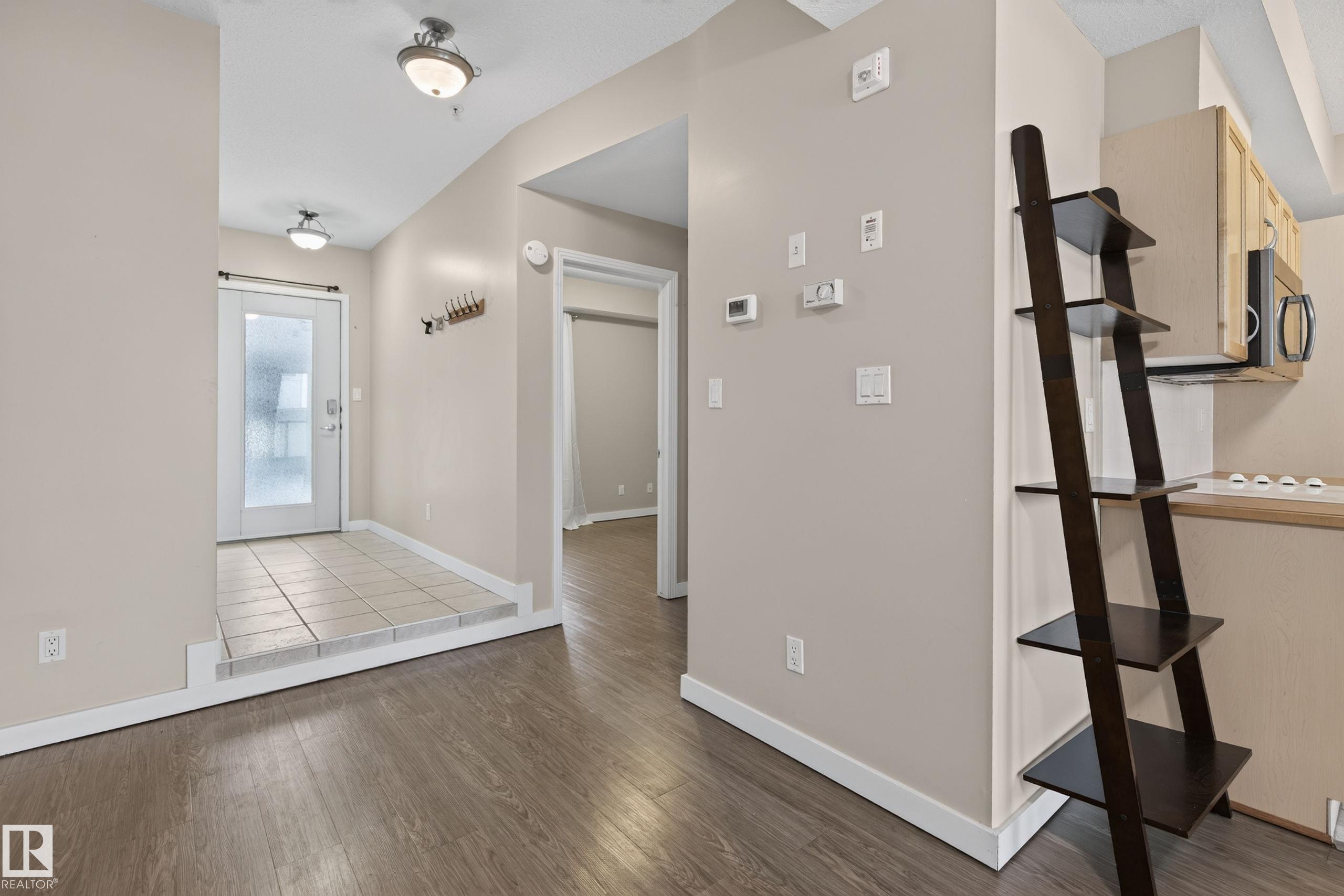 Photo 8 at 109 - 9828 112 Street NW, Wîhkwêntôwin, Edmonton