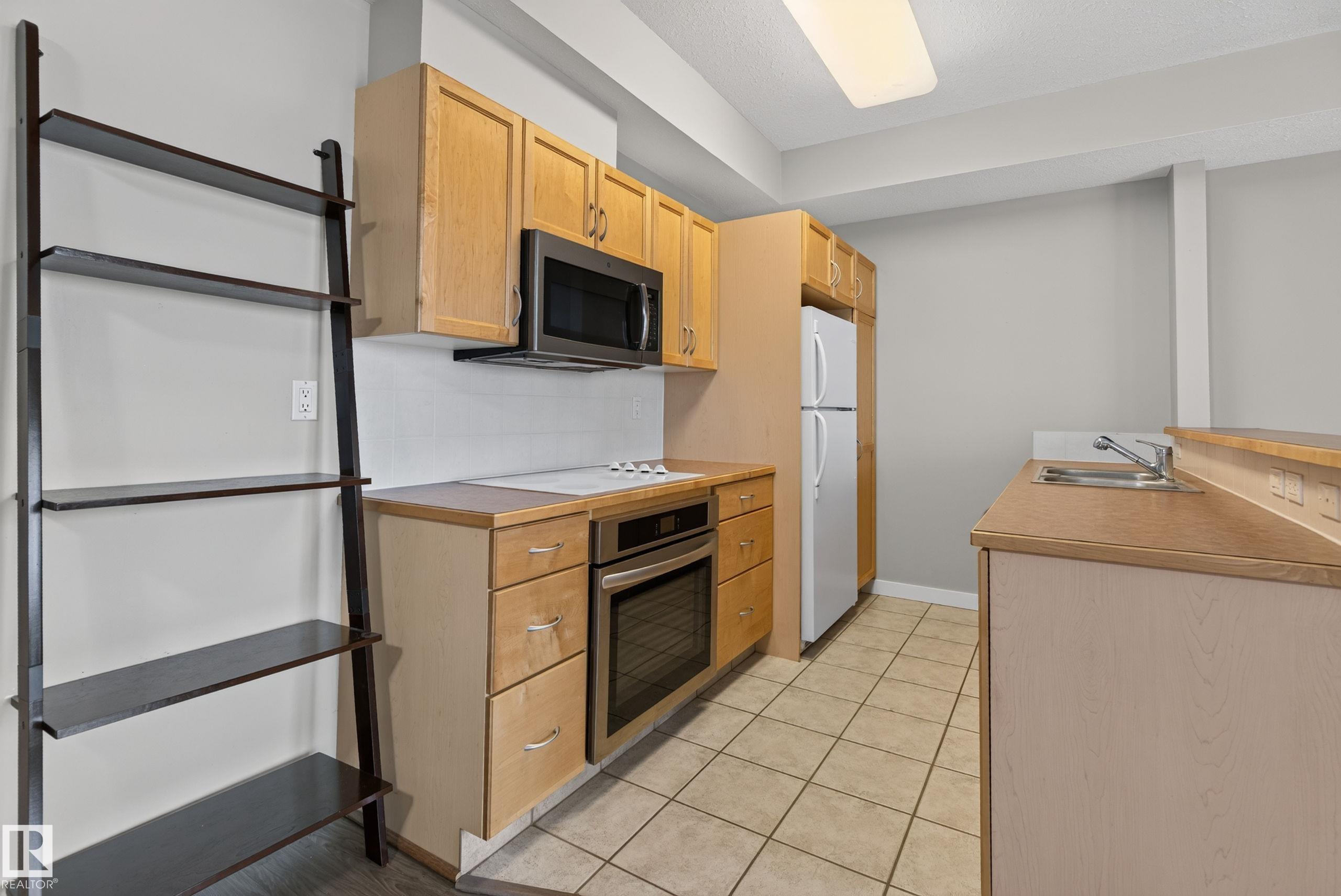 Photo 10 at 109 - 9828 112 Street NW, Wîhkwêntôwin, Edmonton