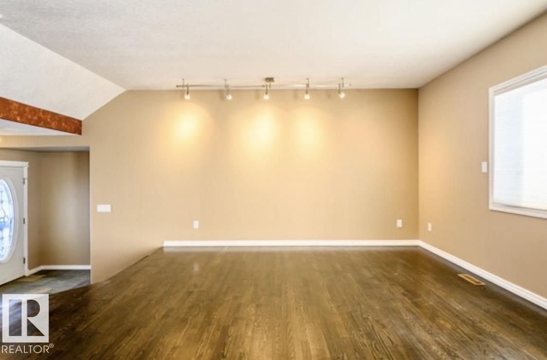 Photo 11 at 18633 122 Avenue NW, Kinokamau Plains Area, Edmonton