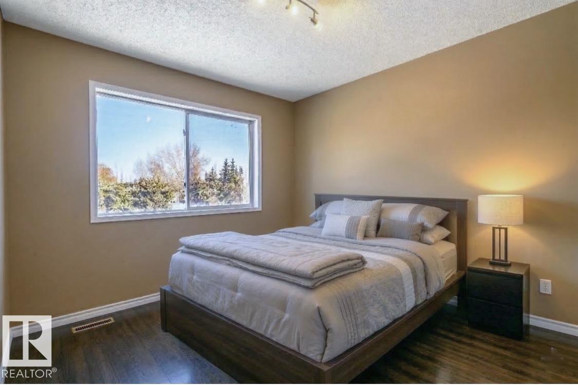 Photo 5 at 18633 122 Avenue NW, Kinokamau Plains Area, Edmonton