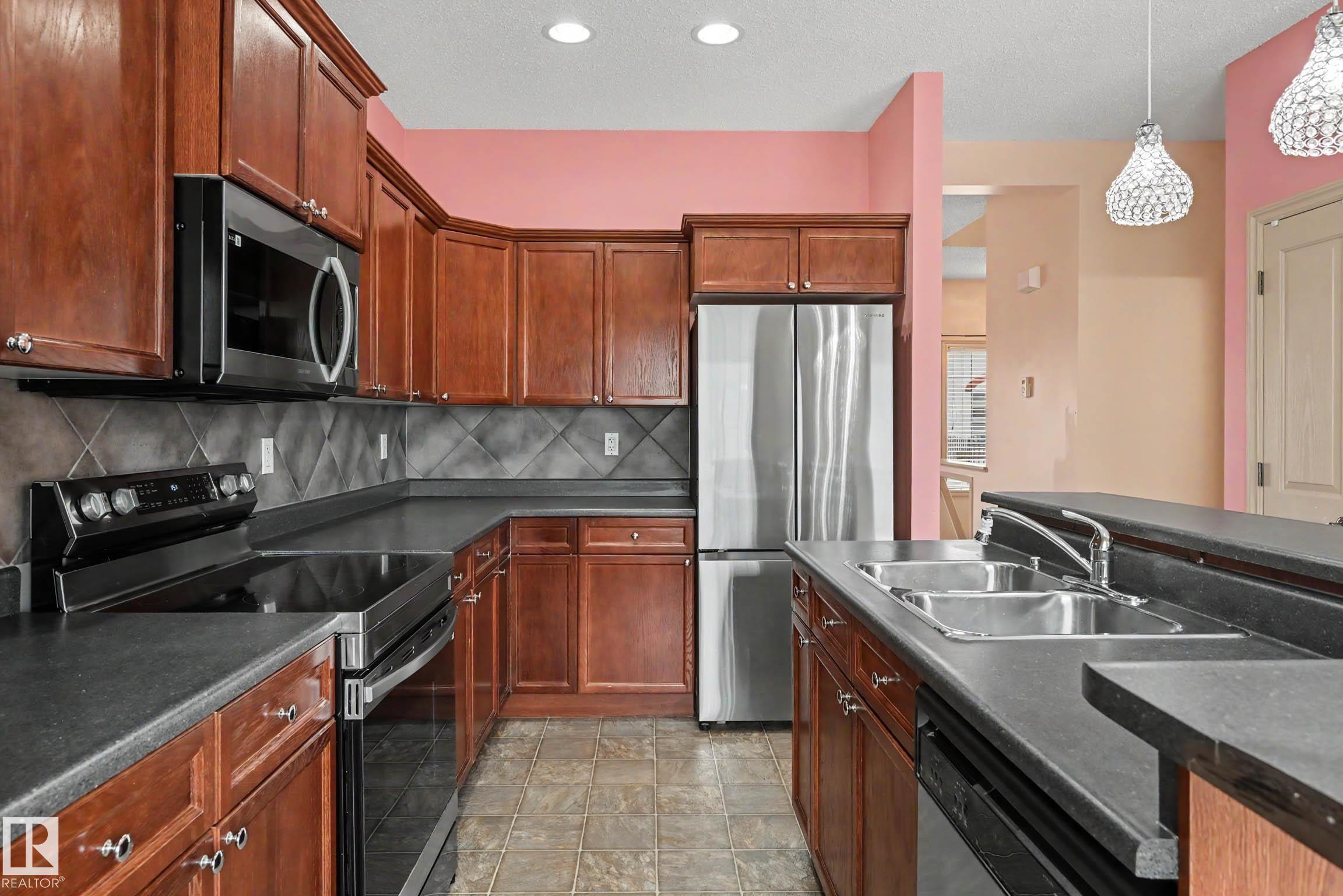 Photo 13 at 92 - 13825 155 Avenue NW, Carlton, Edmonton
