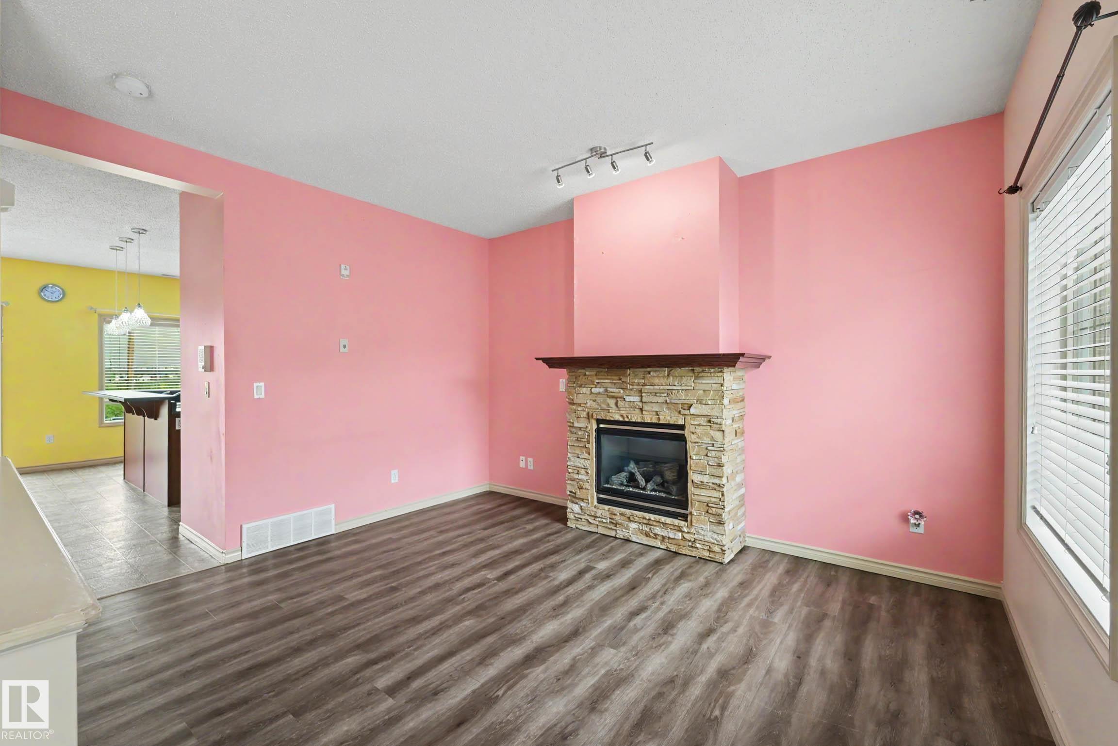 Photo 3 at 92 - 13825 155 Avenue NW, Carlton, Edmonton