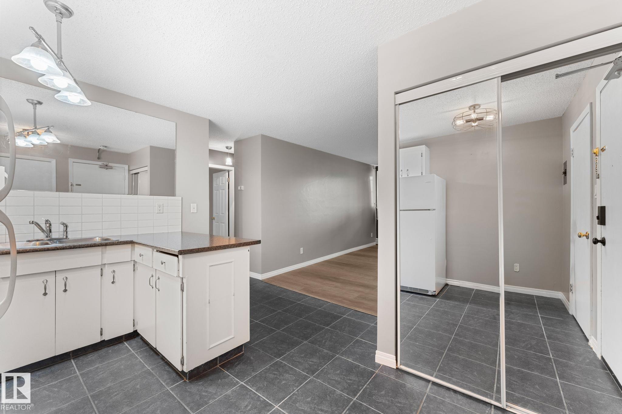 Photo 11 at 102 - 10225 114 Street NW, Wîhkwêntôwin, Edmonton