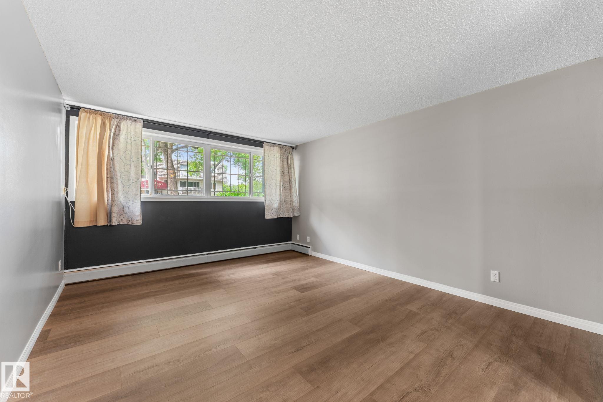 Photo 13 at 102 - 10225 114 Street NW, Wîhkwêntôwin, Edmonton