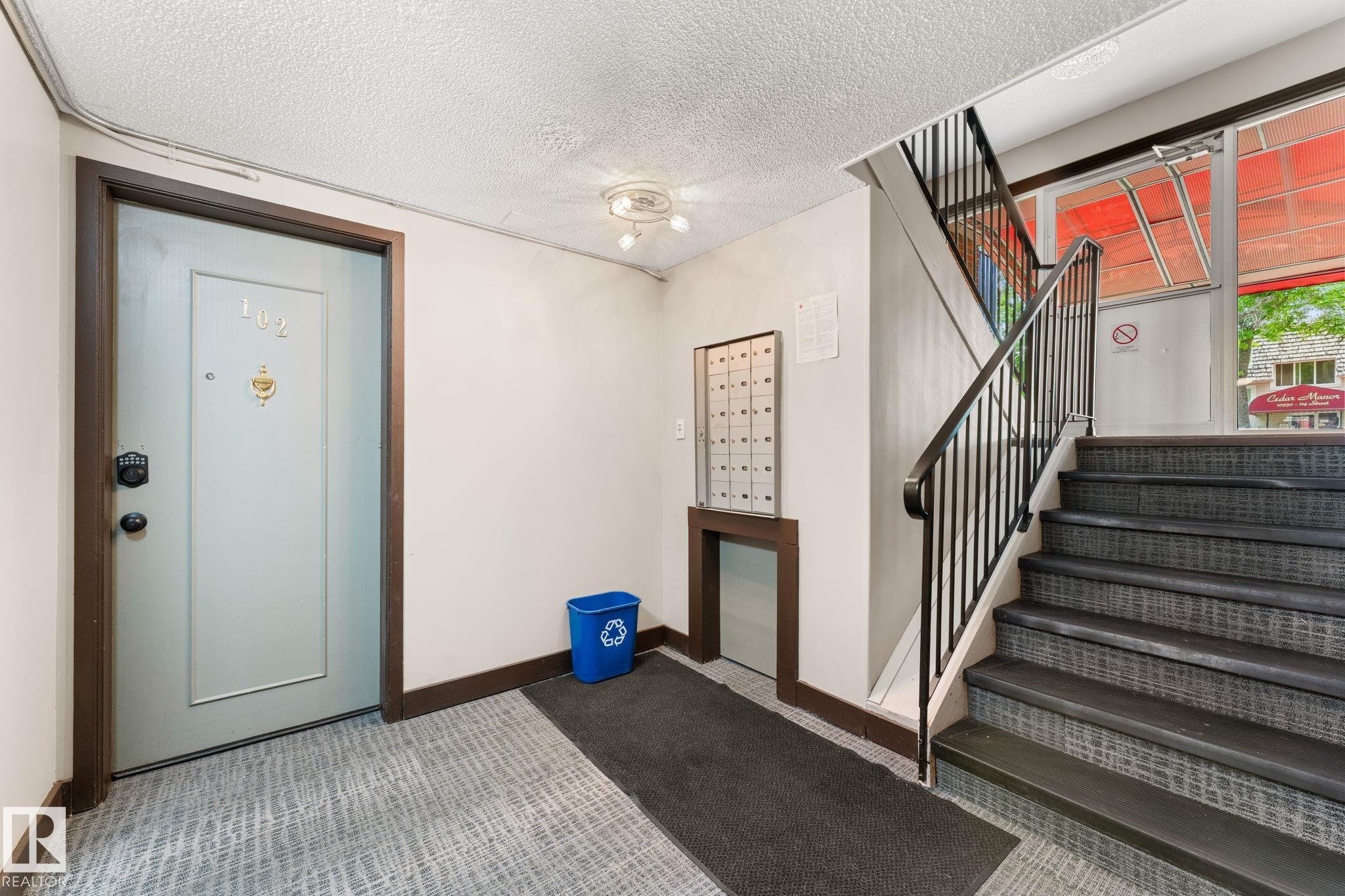 Photo 3 at 102 - 10225 114 Street NW, Wîhkwêntôwin, Edmonton