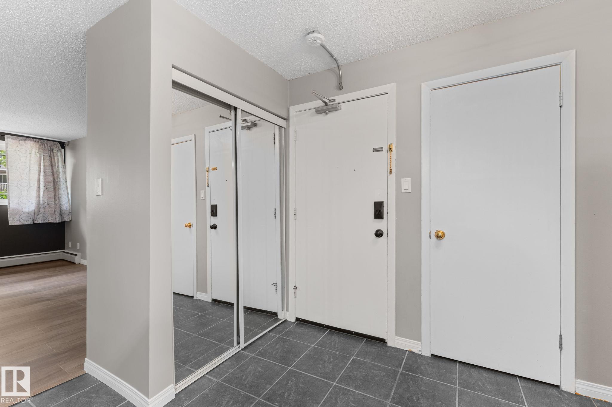 Photo 4 at 102 - 10225 114 Street NW, Wîhkwêntôwin, Edmonton