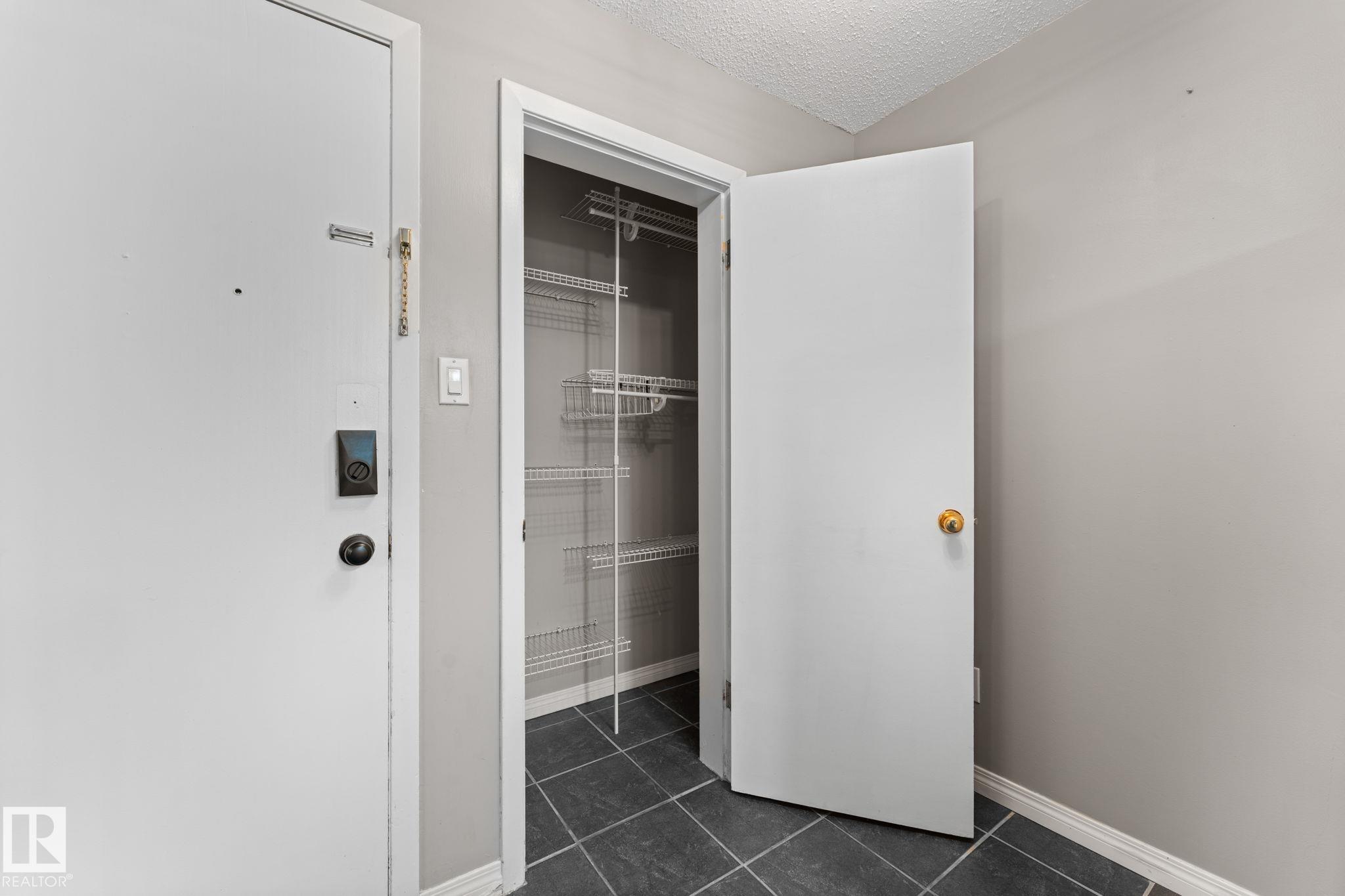 Photo 10 at 102 - 10225 114 Street NW, Wîhkwêntôwin, Edmonton