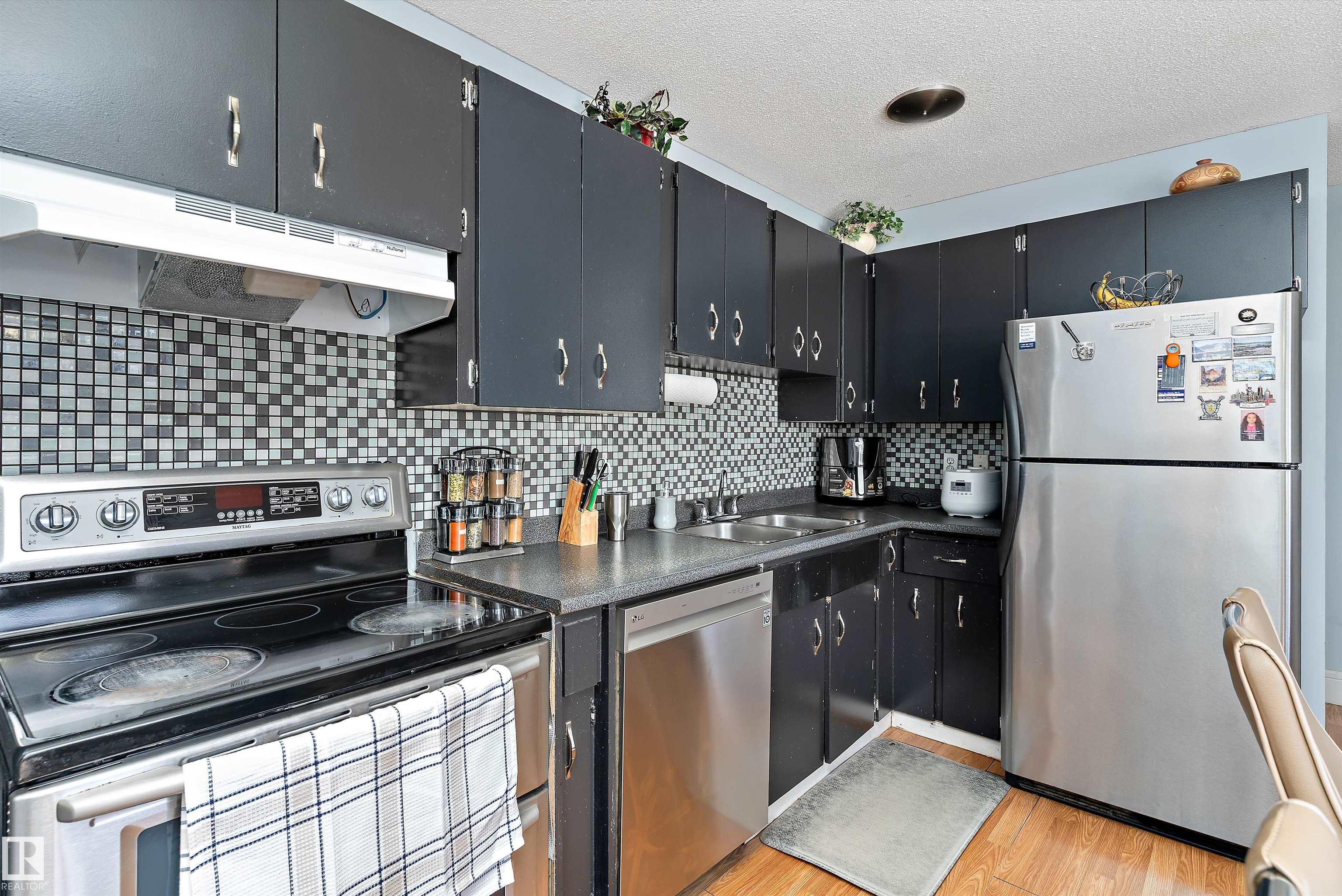 Photo 9 at 113 Mayfair Mews NW, Northmount, Edmonton