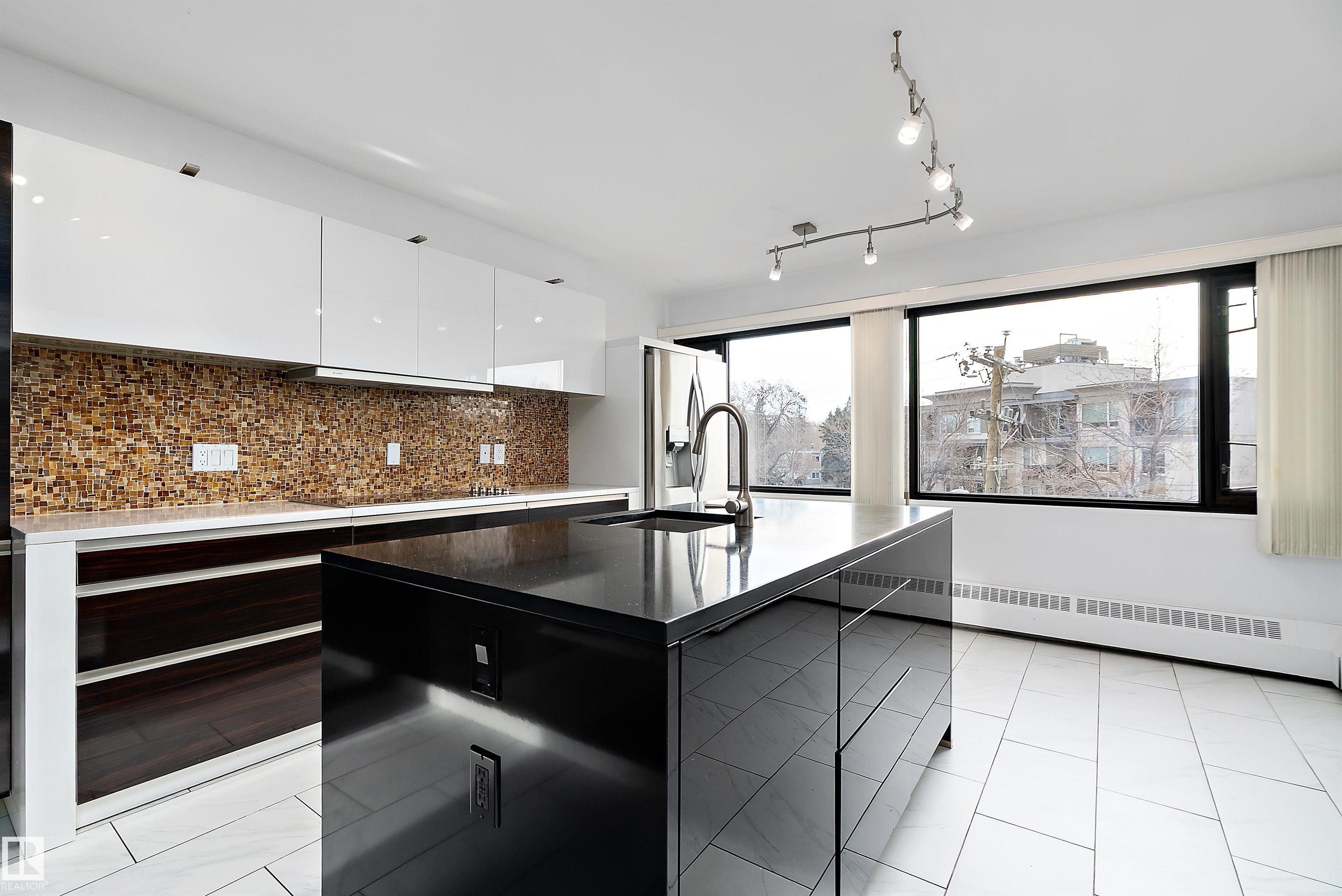 https://zimg.paragon.ice.com/ParagonImages/Property/PM/RAE/225407242/8/0/0/5809572e52b87e17f514c0c343b0bb2b/1/a0e11002ec18fd0c639f9df48119a0f4/225407242-C13FA4FD-F0AA-4912-93F6-2EEA9F2DD805.JPG