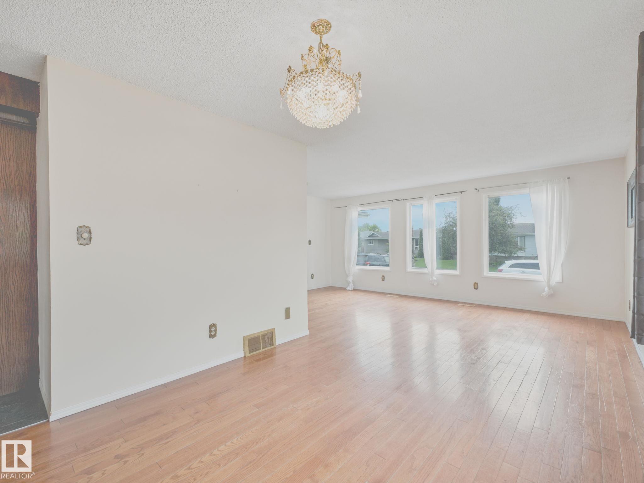 Photo 8 at 11056 166 Avenue NW, Lorelei, Edmonton