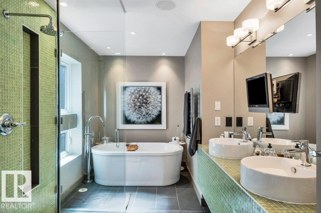 Photo 35 at 11339 67 Street NW, Highlands, Edmonton