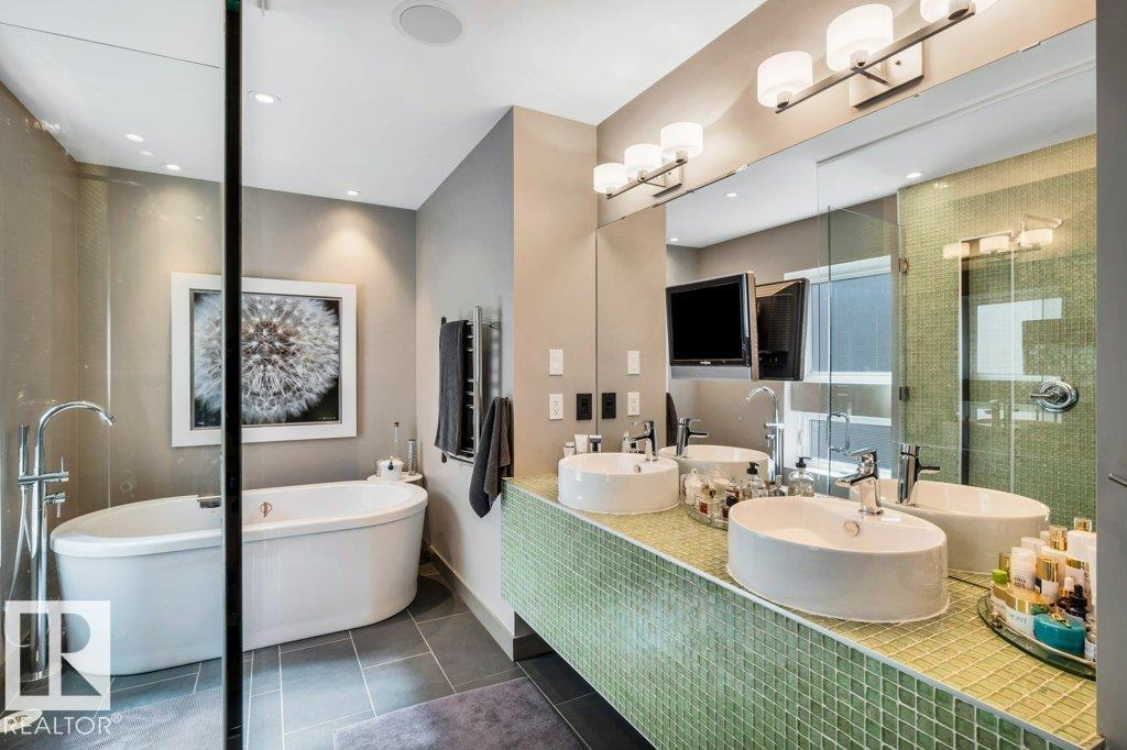 Photo 36 at 11339 67 Street NW, Highlands, Edmonton